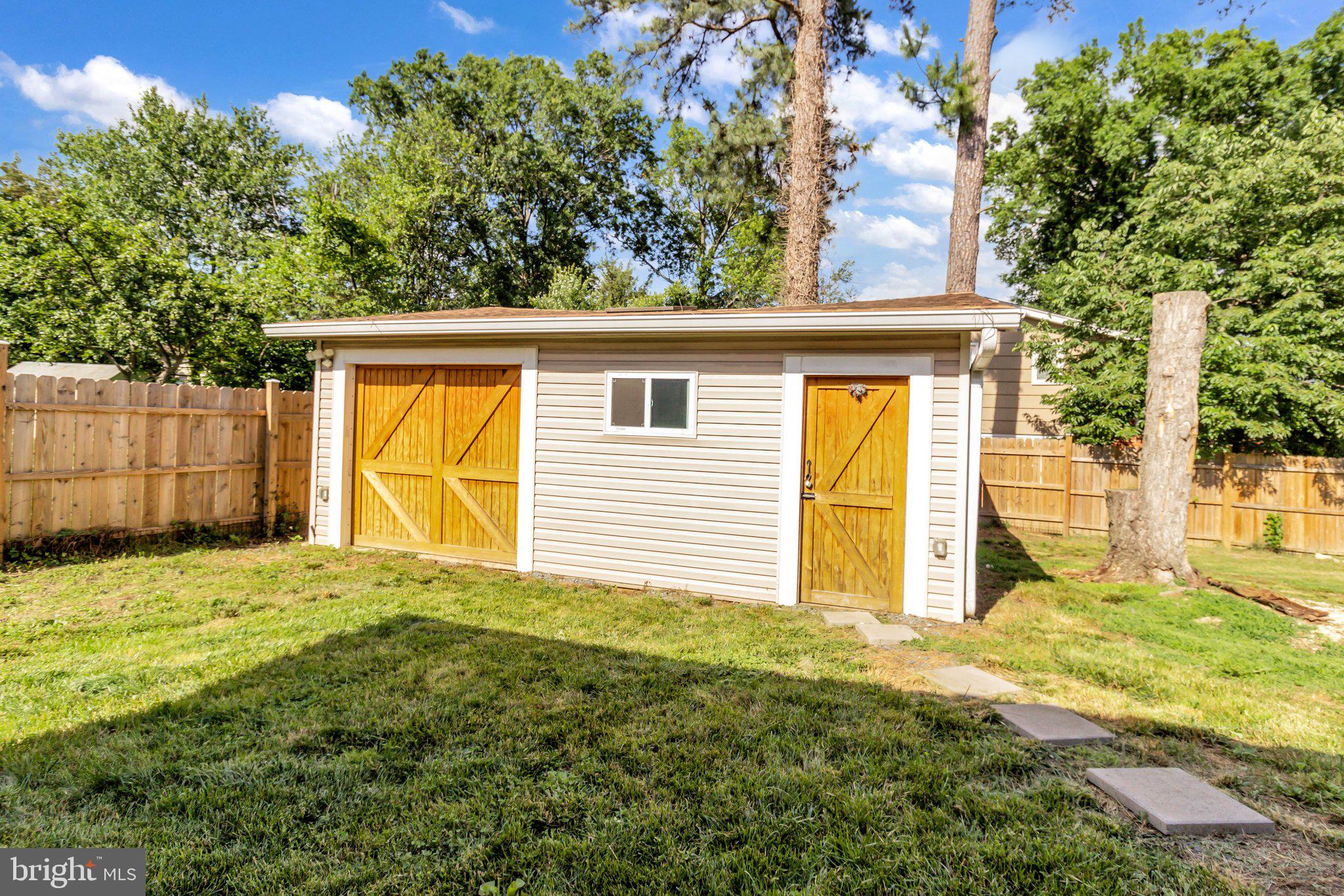 MONTGOMERY ESTATES - Residential