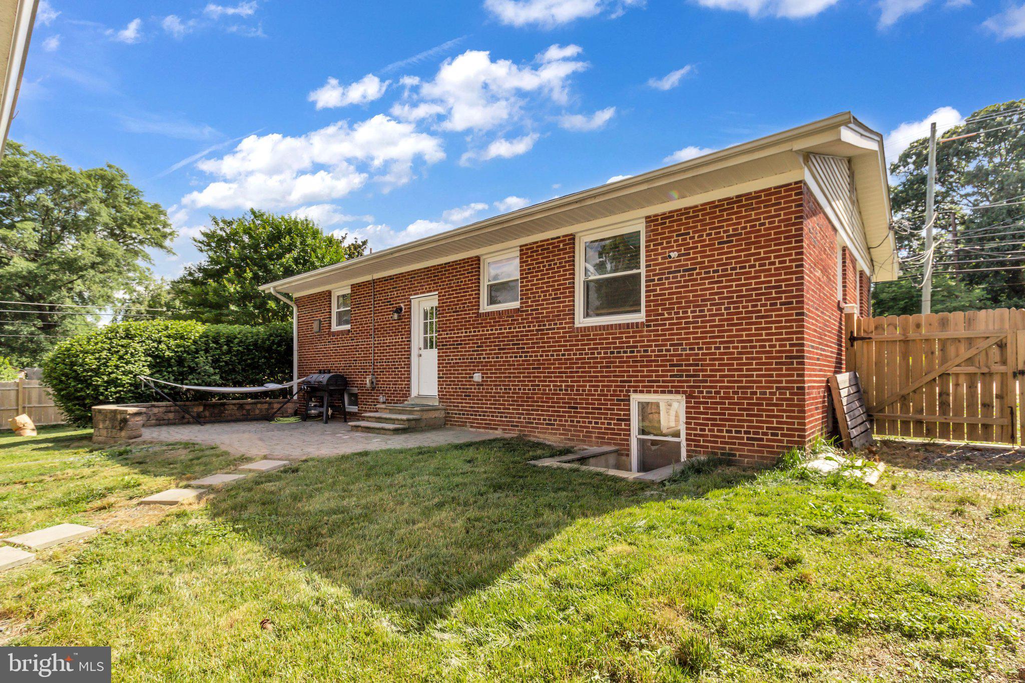 MONTGOMERY ESTATES - Residential