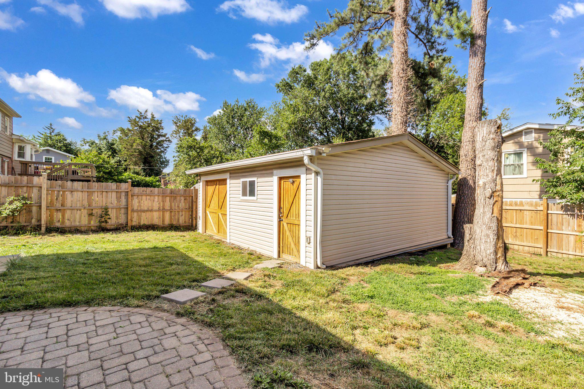 MONTGOMERY ESTATES - Residential