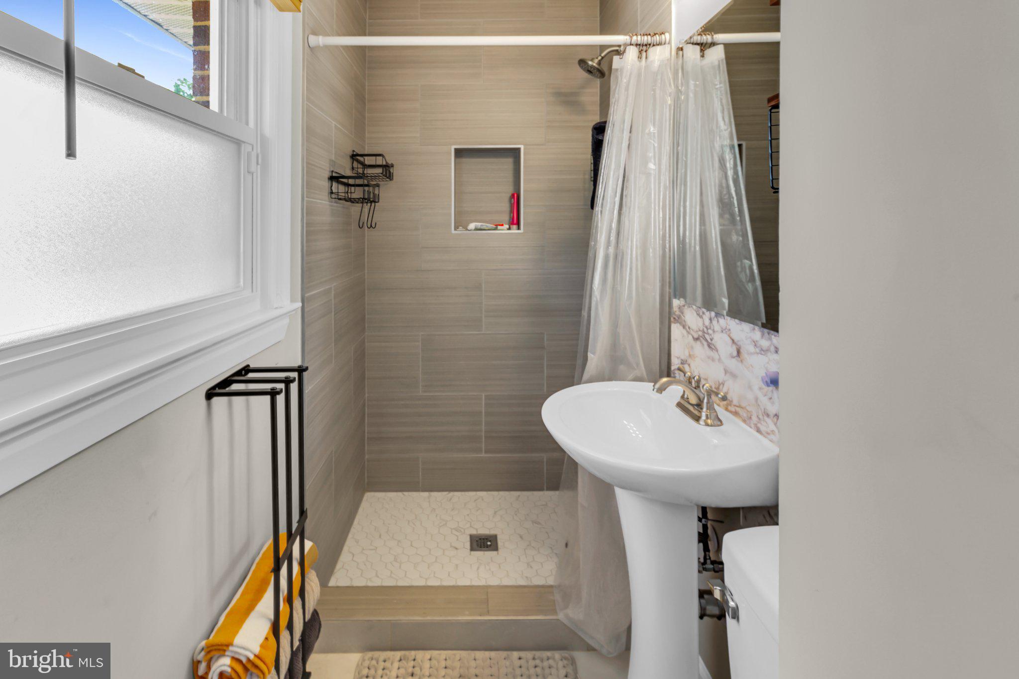 MONTGOMERY ESTATES - Residential