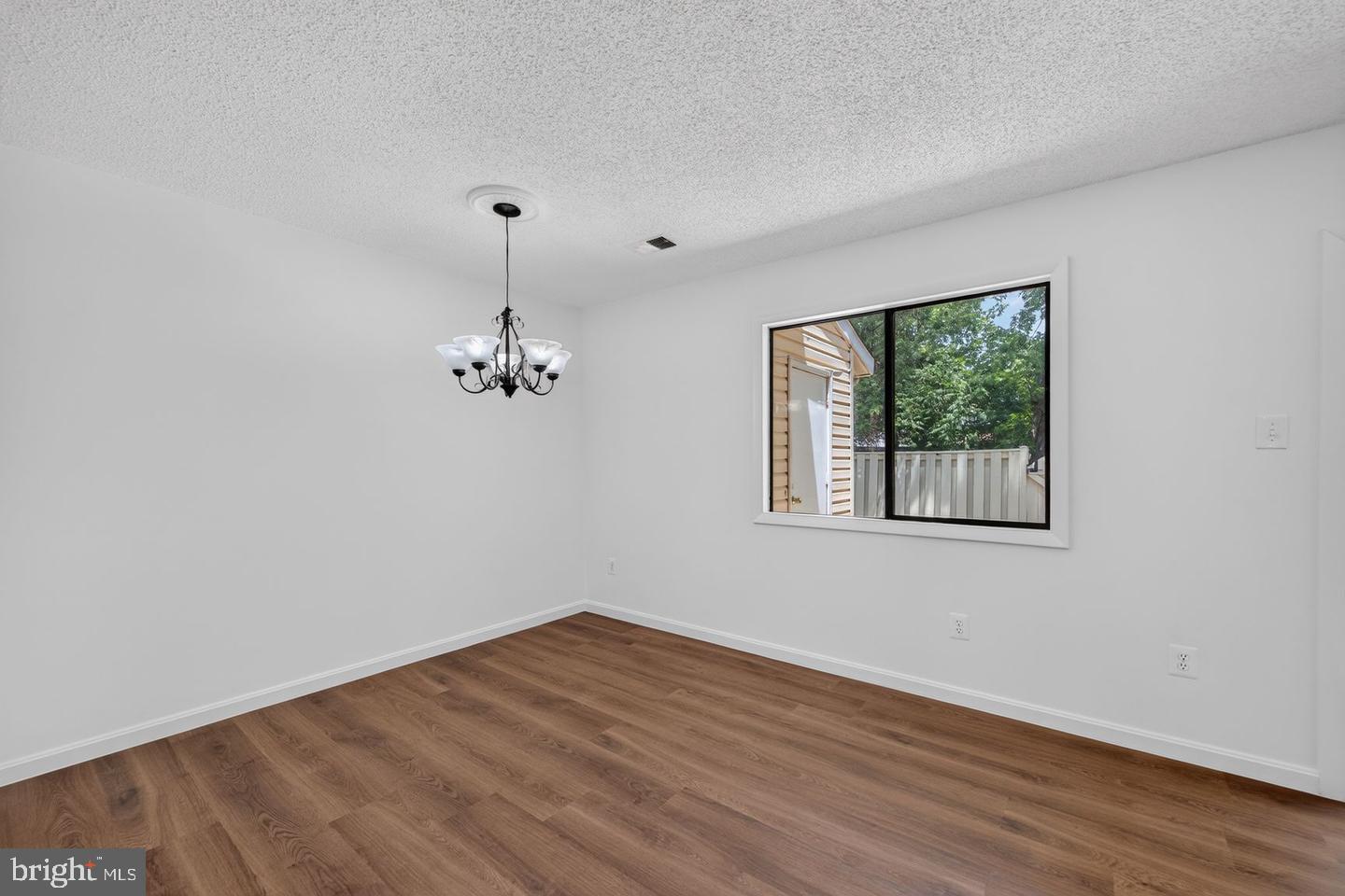 28 WEDGEDALE DRIVE