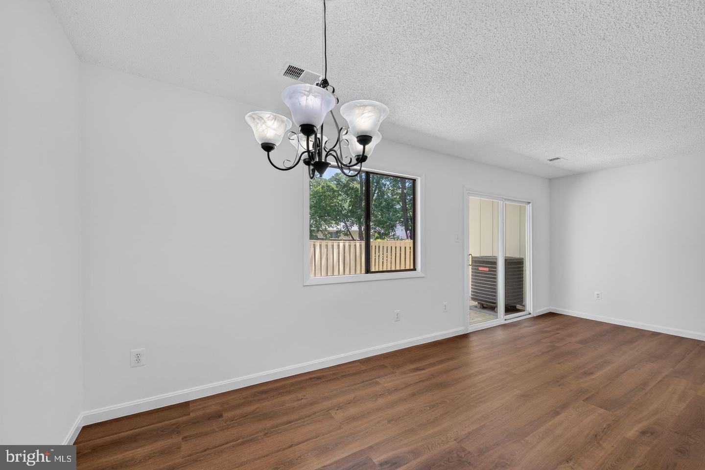 28 WEDGEDALE DRIVE