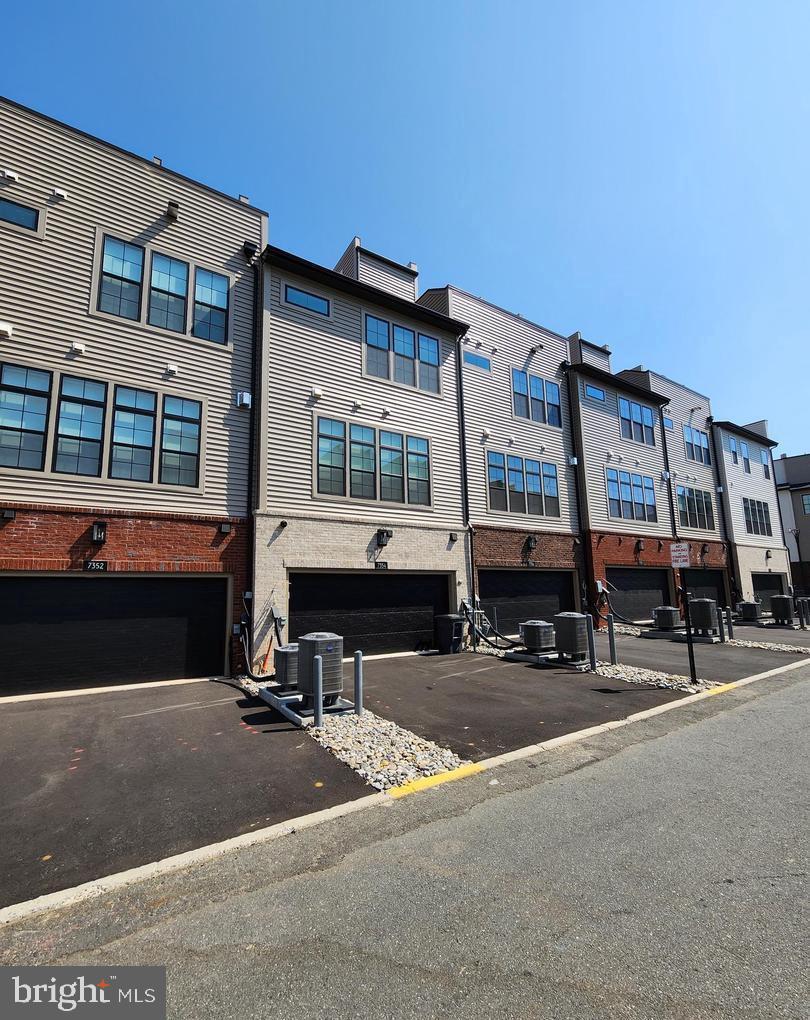 UNION PARK AT MCLEAN - Residential Lease