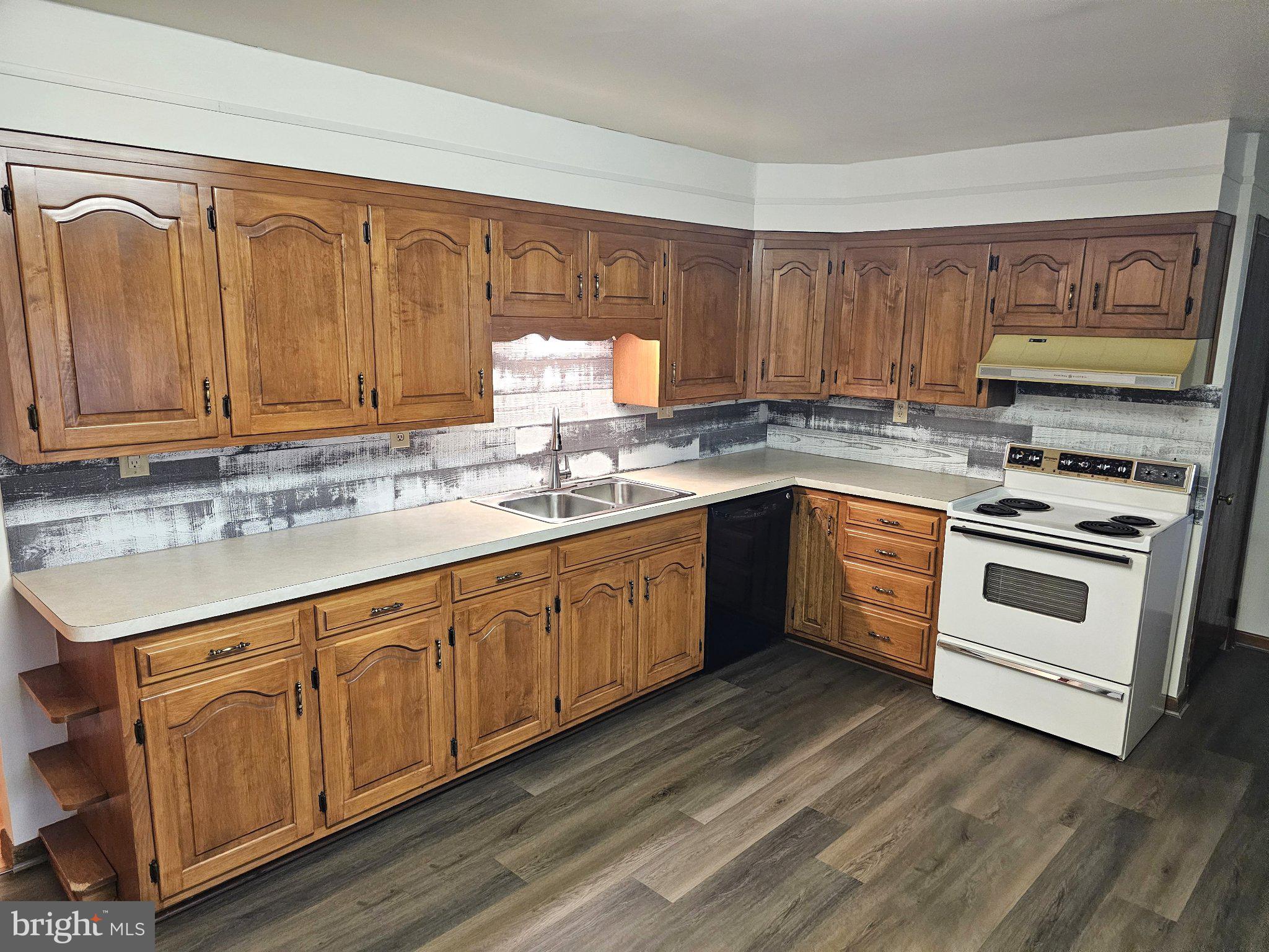 820 W 5TH STREET W
