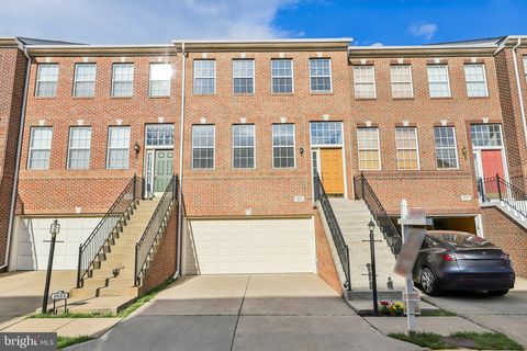 Photo of 2625 Tarleton Corner Drive, HERNDON, VA 20171 (MLS # VAFX2307000)