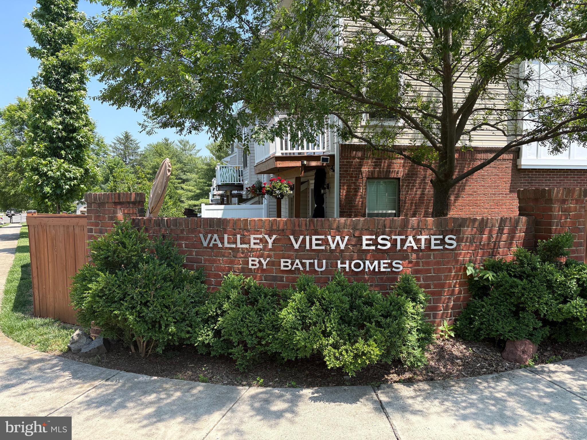 209 NATURAL TERRACE SW