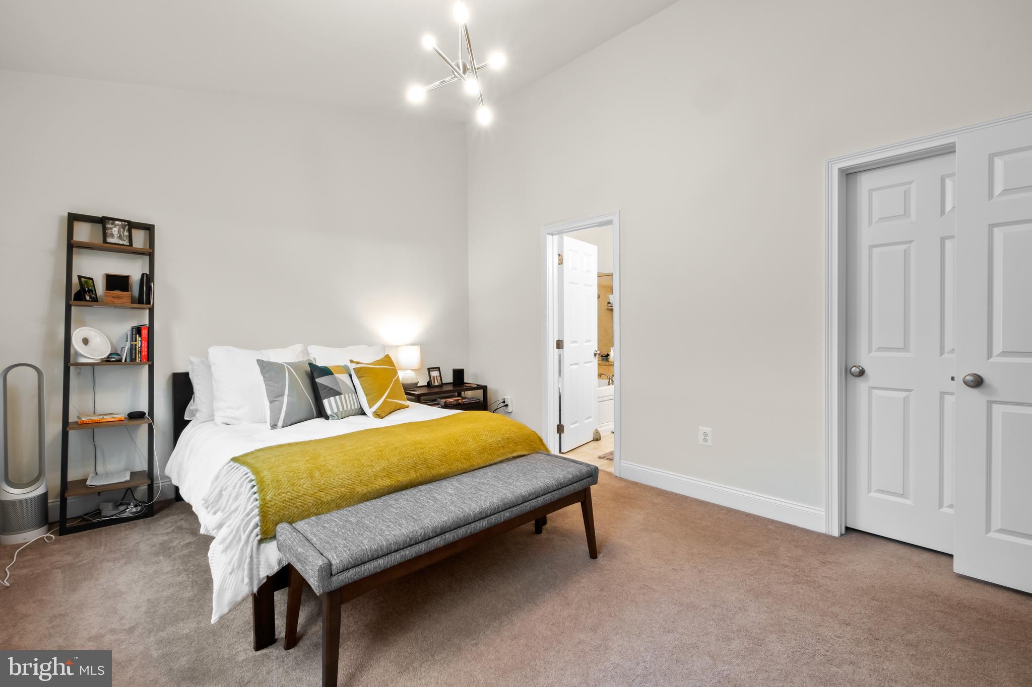 NAVAL SQUARE - Residential