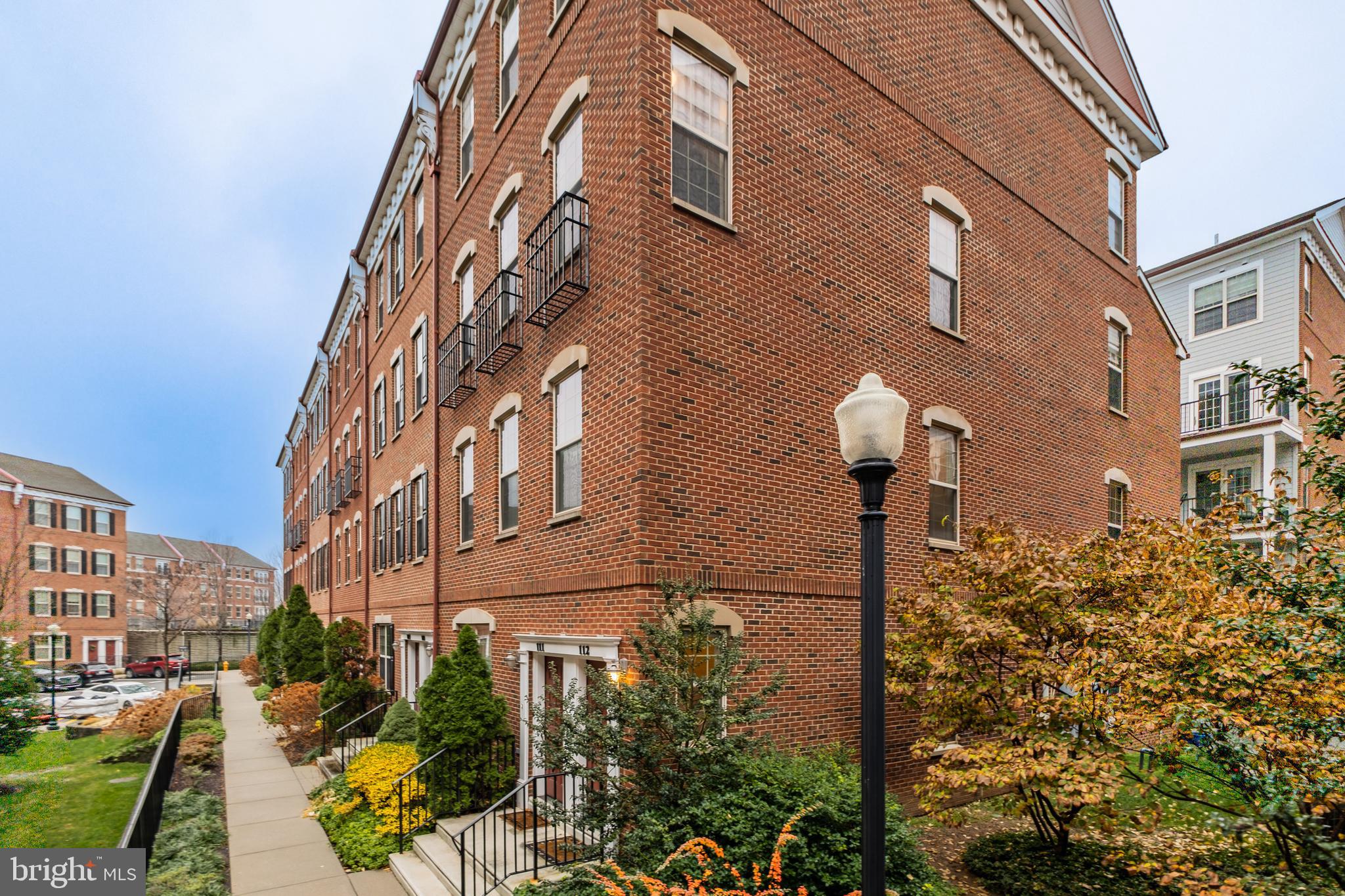 NAVAL SQUARE - Residential