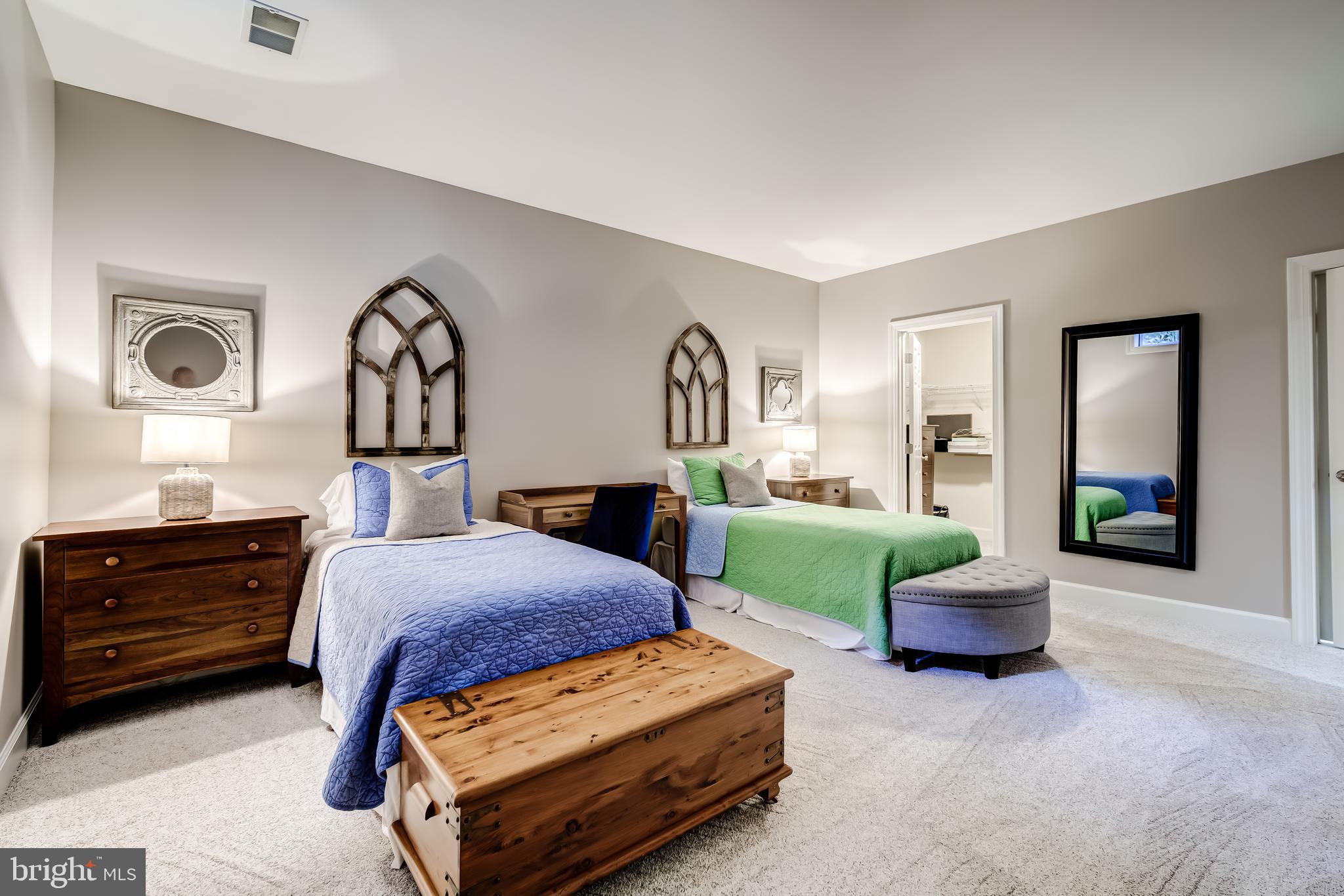 RIVER CREEK - Residential