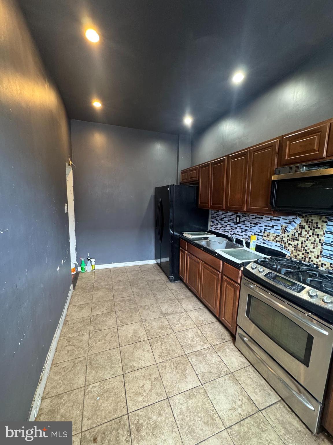 STRAWBERRY MANSION - Residential