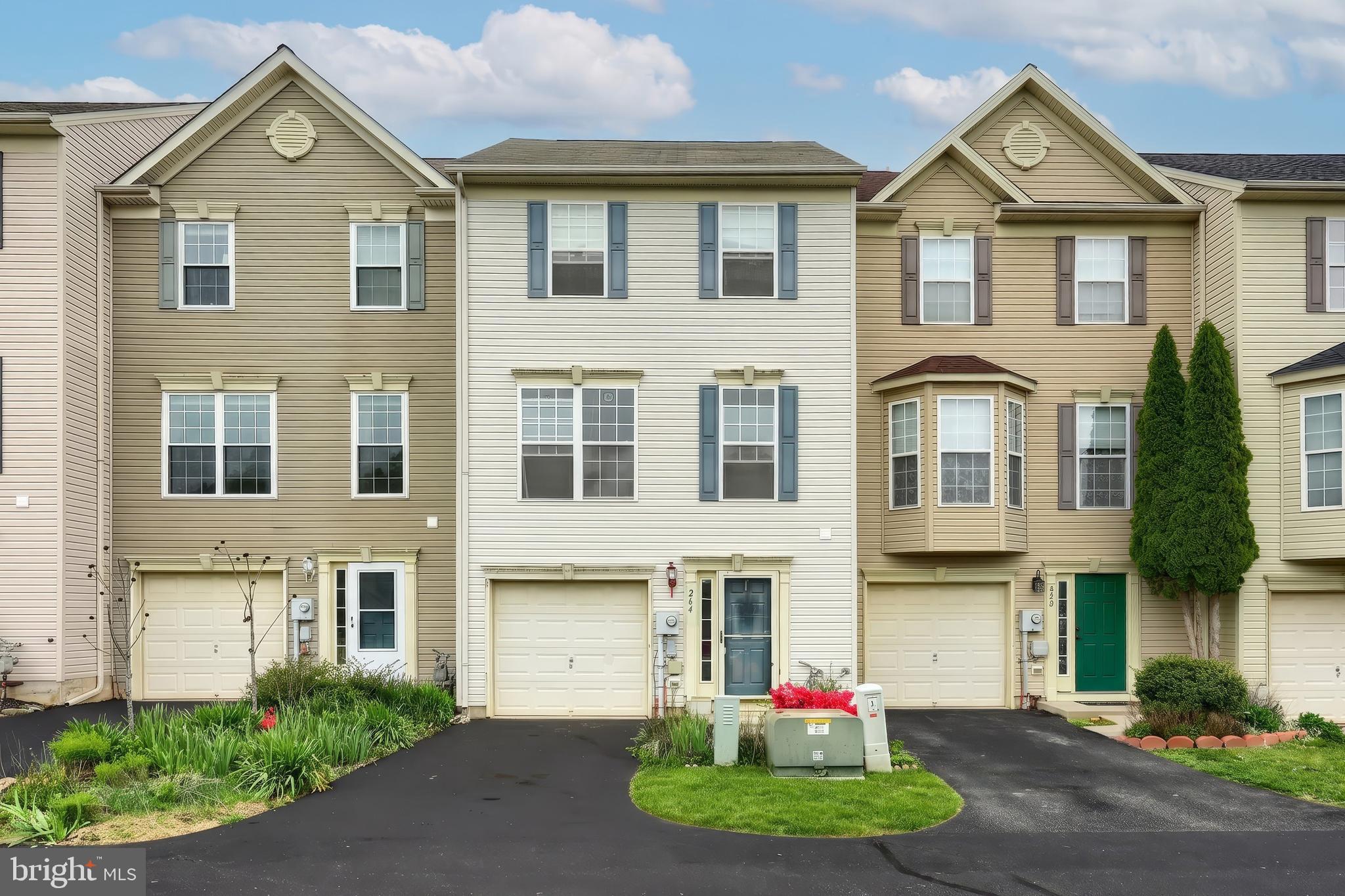 264 COUNTRY RIDGE DRIVE