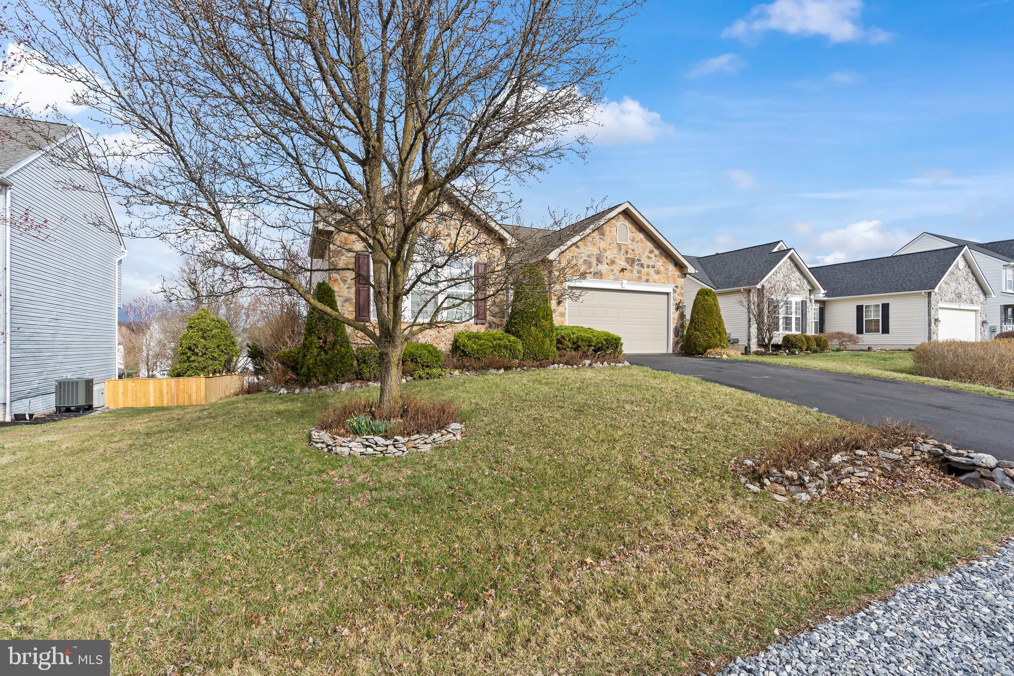 Take a look at this beautiful house with one level living and a two car garage. Two full baths on the main level and one full bath in the basement. Basement is partially finished with the other part set up for a workshop. In the kitchen there are granite countertops and everything is well maintained and freshly painted. In the backyard there is a gardening area that has been built up with very rich soil. Extra insulation has been installed in the attic and an additional insulation layer has been installed under the vinyl siding. This house is in great condition.
Seller is offering buyer's choice of a 1 yr home warranty or a golf package at VanMetre 9 at Stonebridge golfcourse.