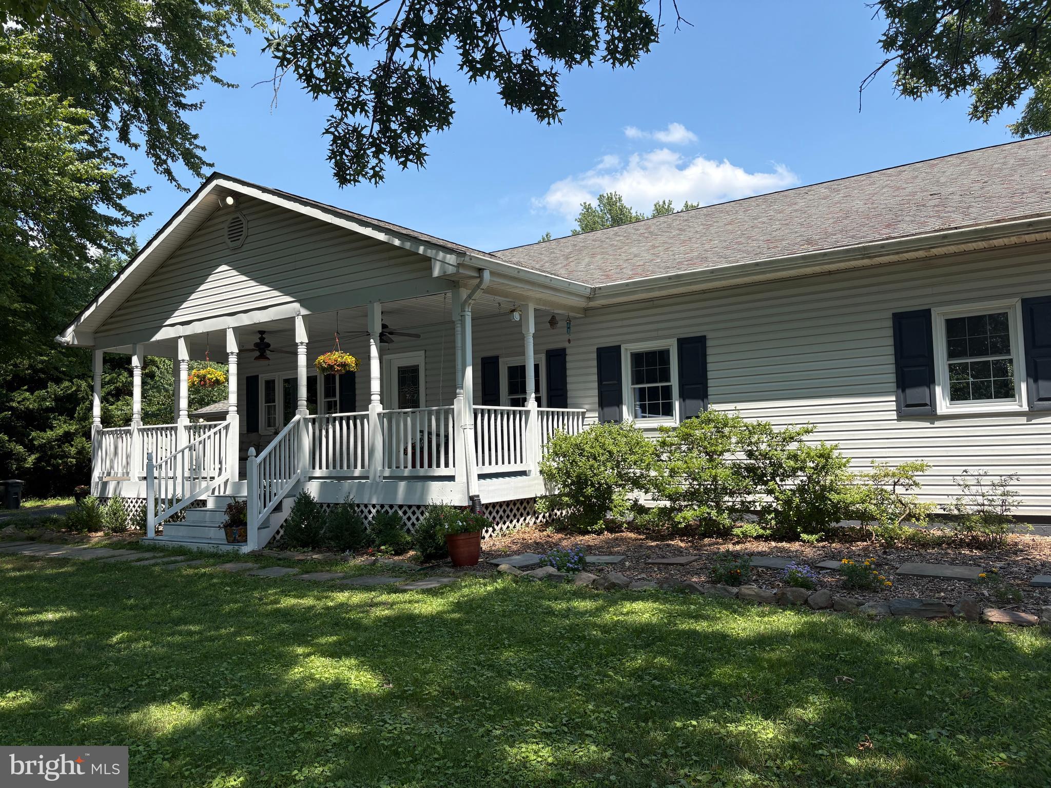 8995 MEADOWVIEW DRIVE