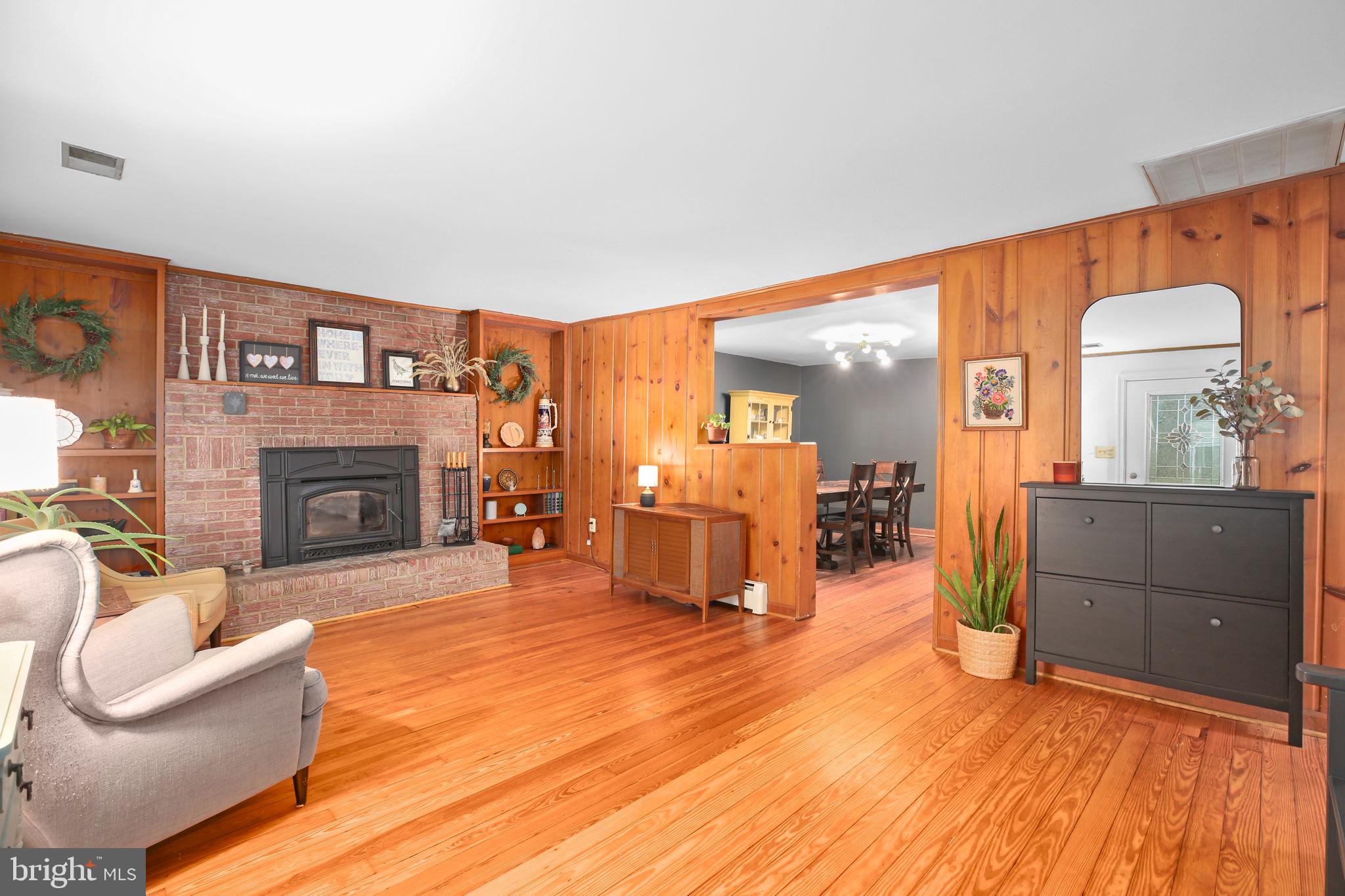 8995 MEADOWVIEW DRIVE