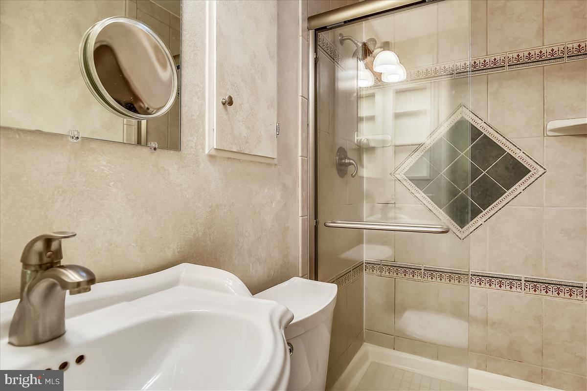 MADISON MANOR - Residential