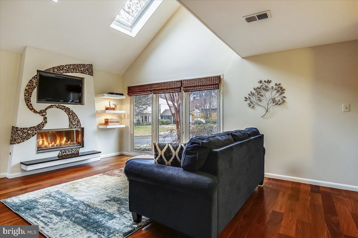 MADISON MANOR - Residential