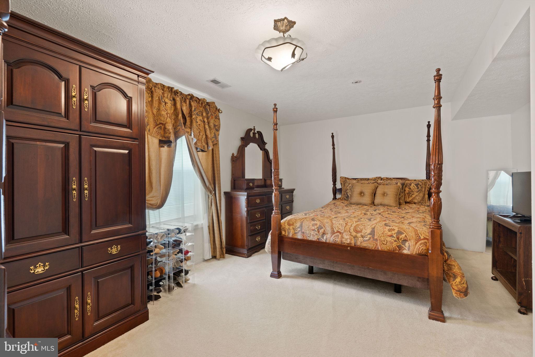 GREAT OAKS - Residential