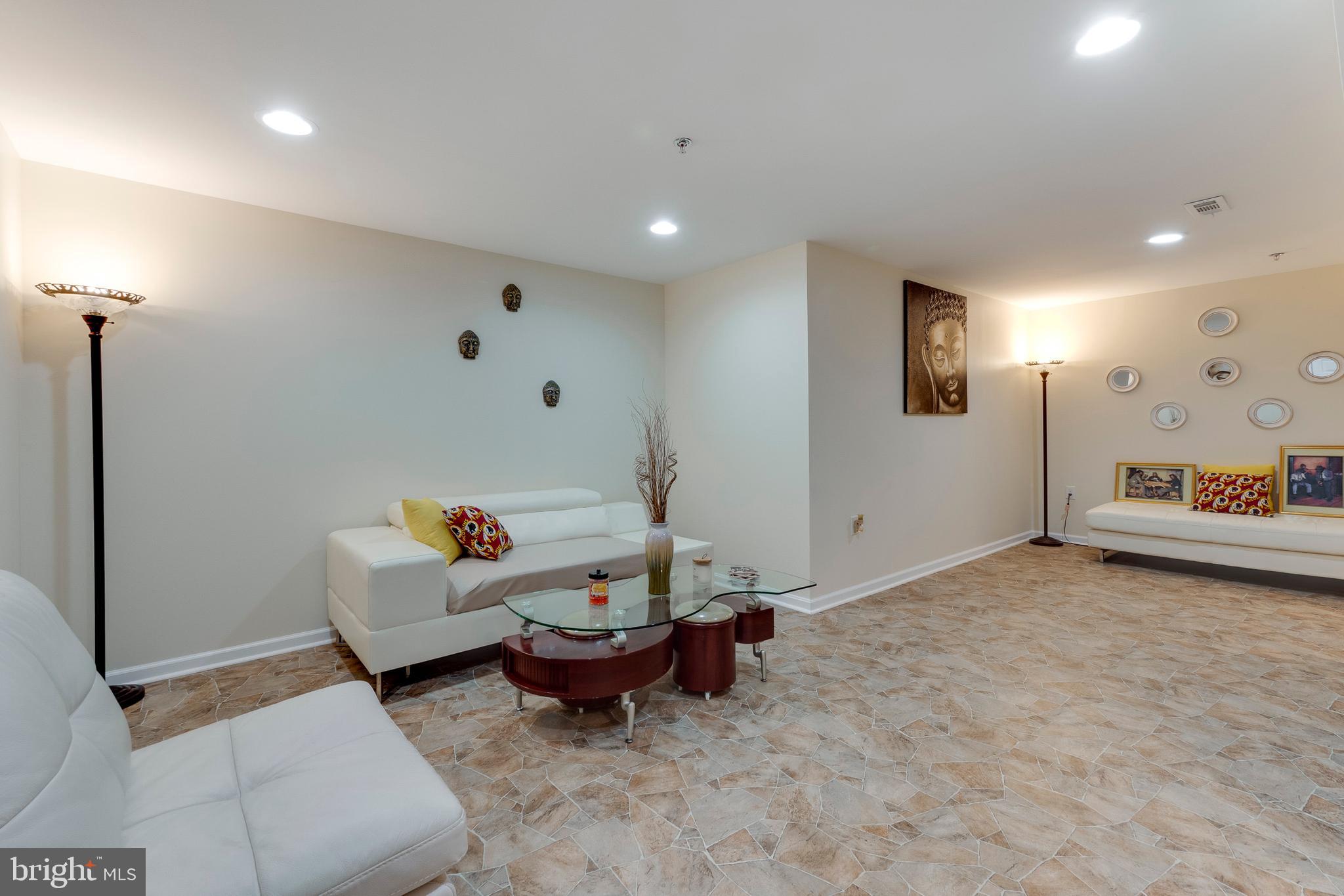 CALVERT MANOR - Residential