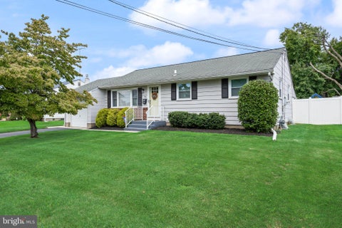 Photo of 16 Kerr Drive, HAMILTON, NJ 08610 (MLS # NJME2083498)