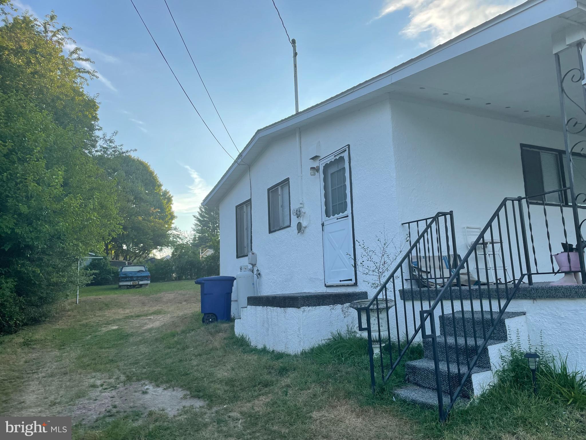 ROYAL VILLAGE - Residential