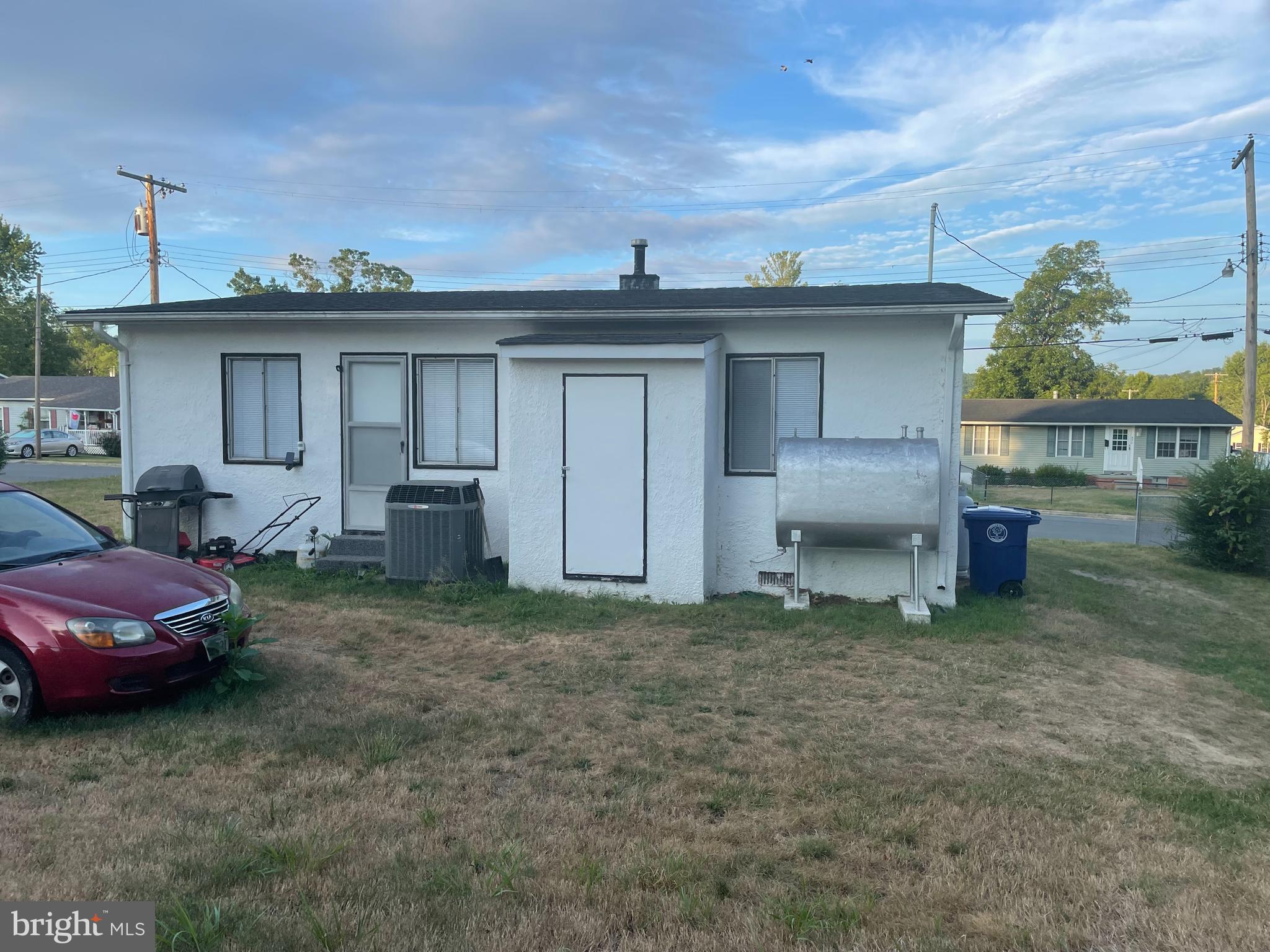 ROYAL VILLAGE - Residential