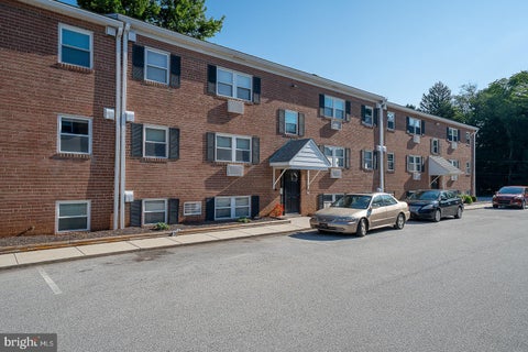 Condo For Sale - 1 Radnor Drive #B 4<br/> NEWTOWN SQUARE, PA 19073