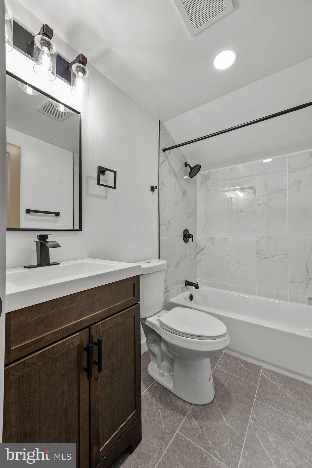 JUNEWOOD - Residential Lease