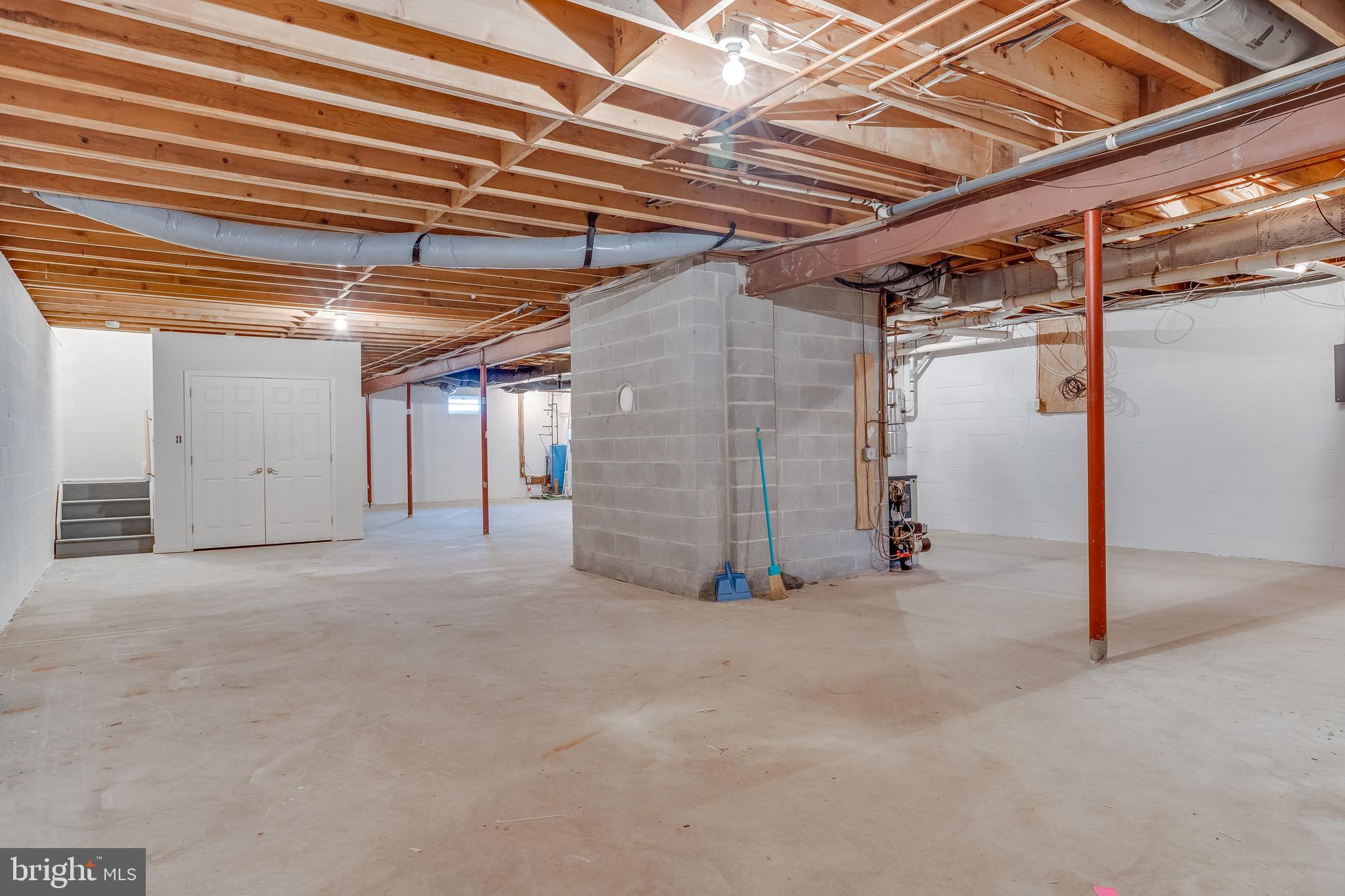 HUGHESVILLE - Residential