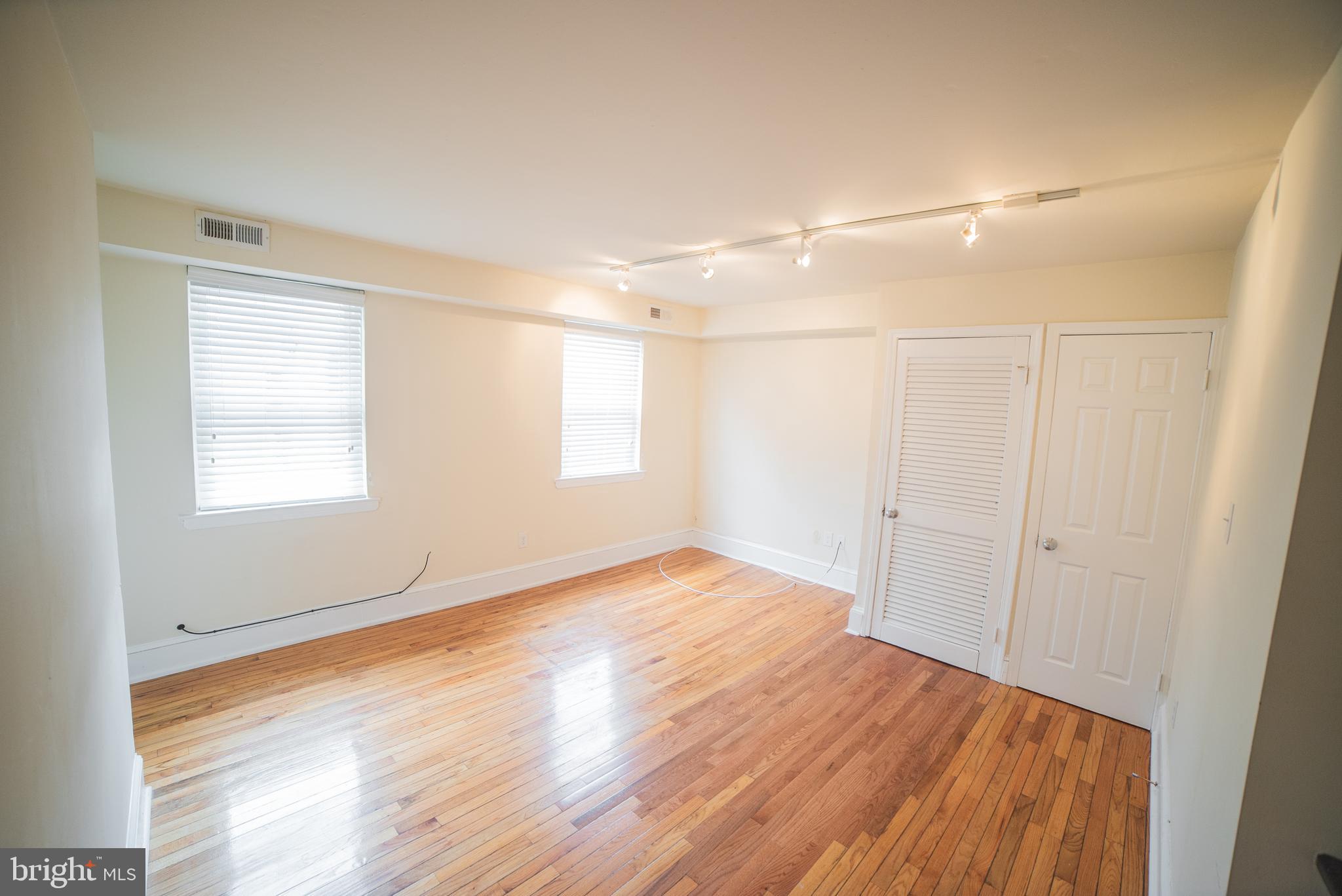 SOUTH STREET - Residential Income