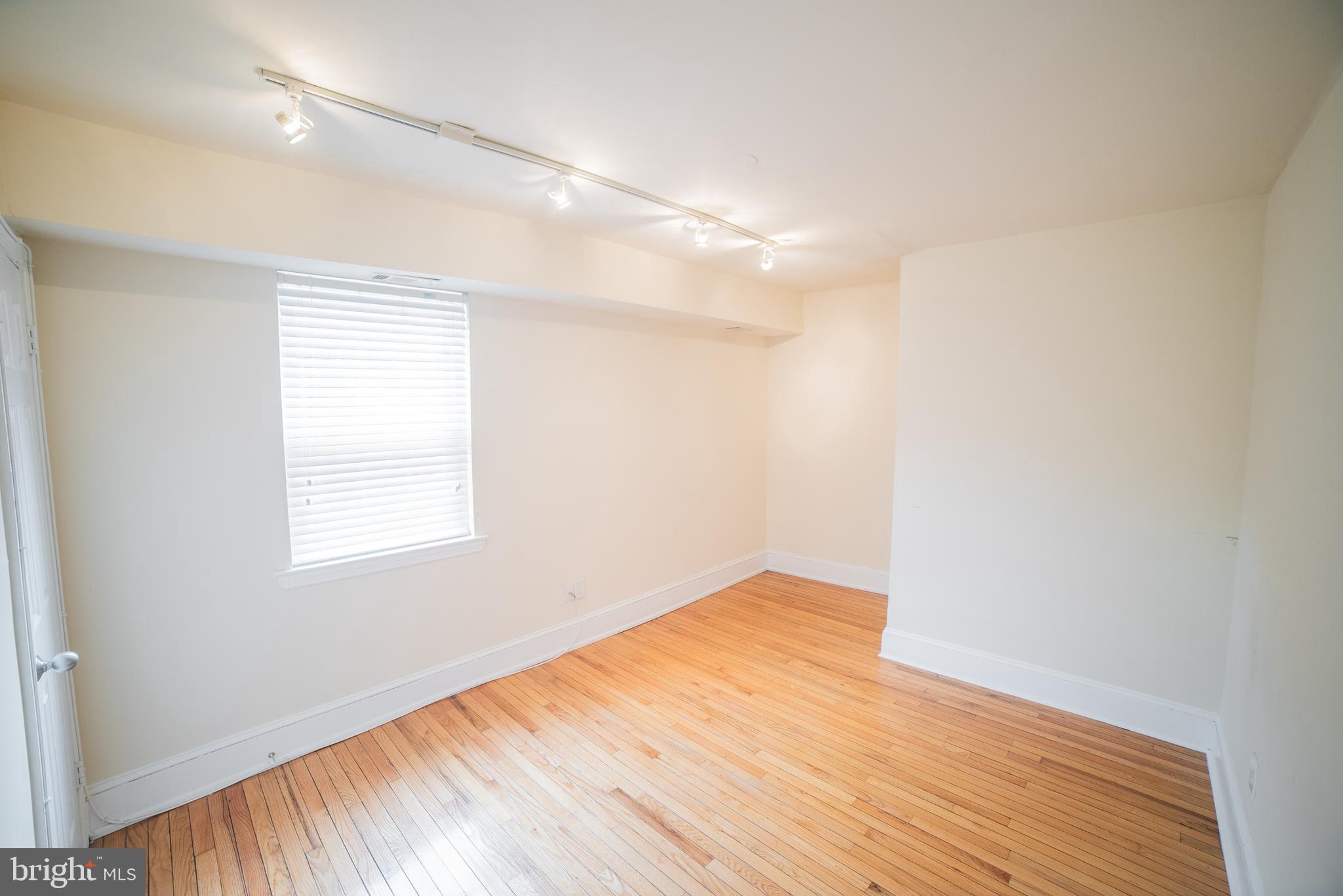 SOUTH STREET - Residential Income