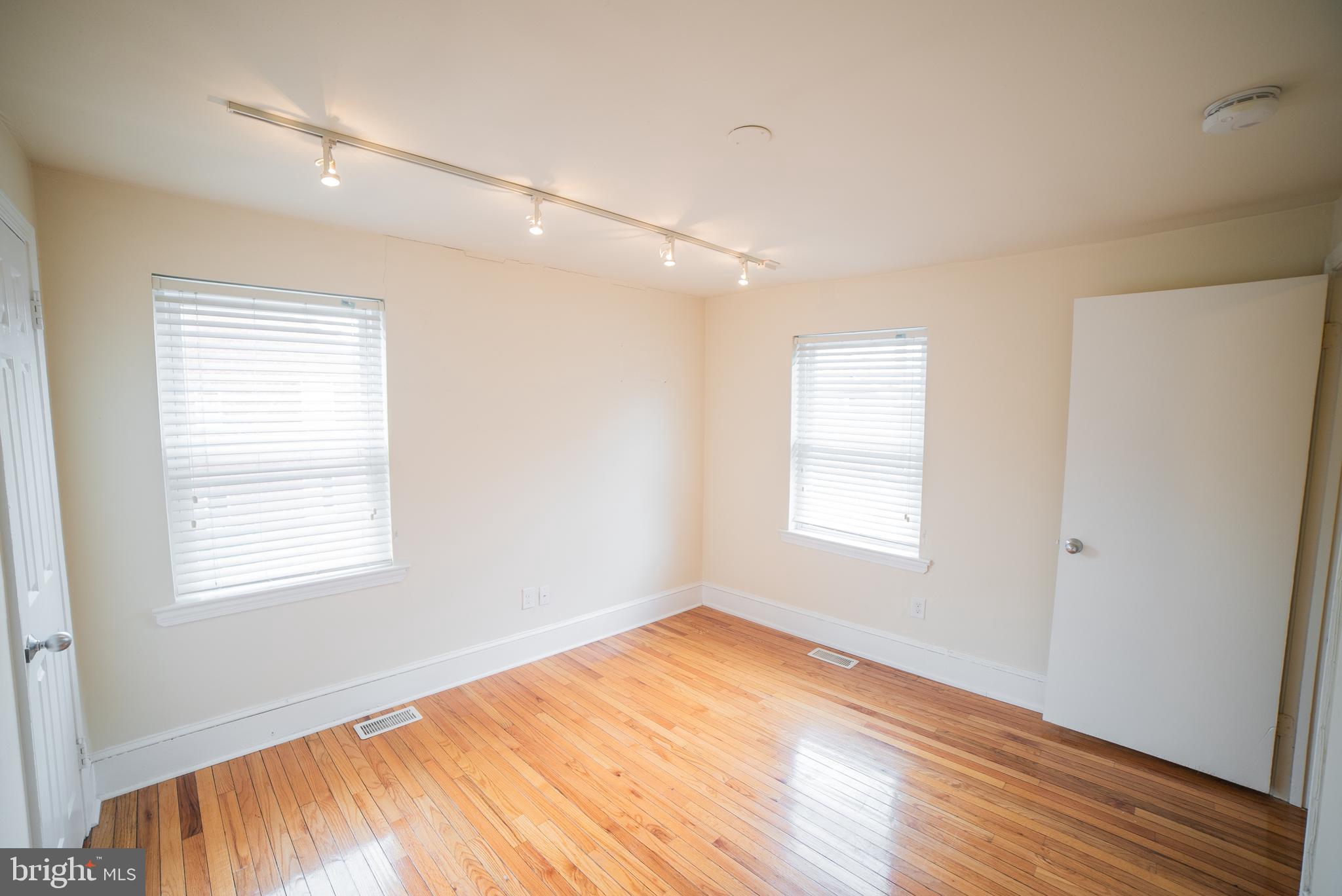 SOUTH STREET - Residential Income