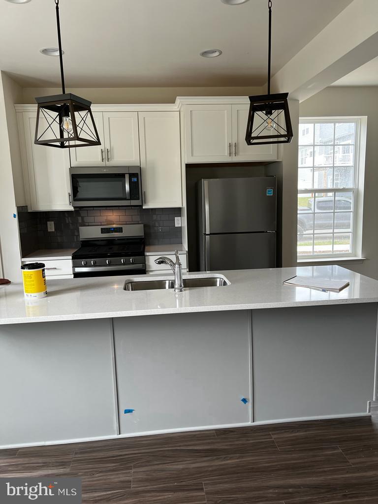 FREEDOM MANOR - Residential Lease