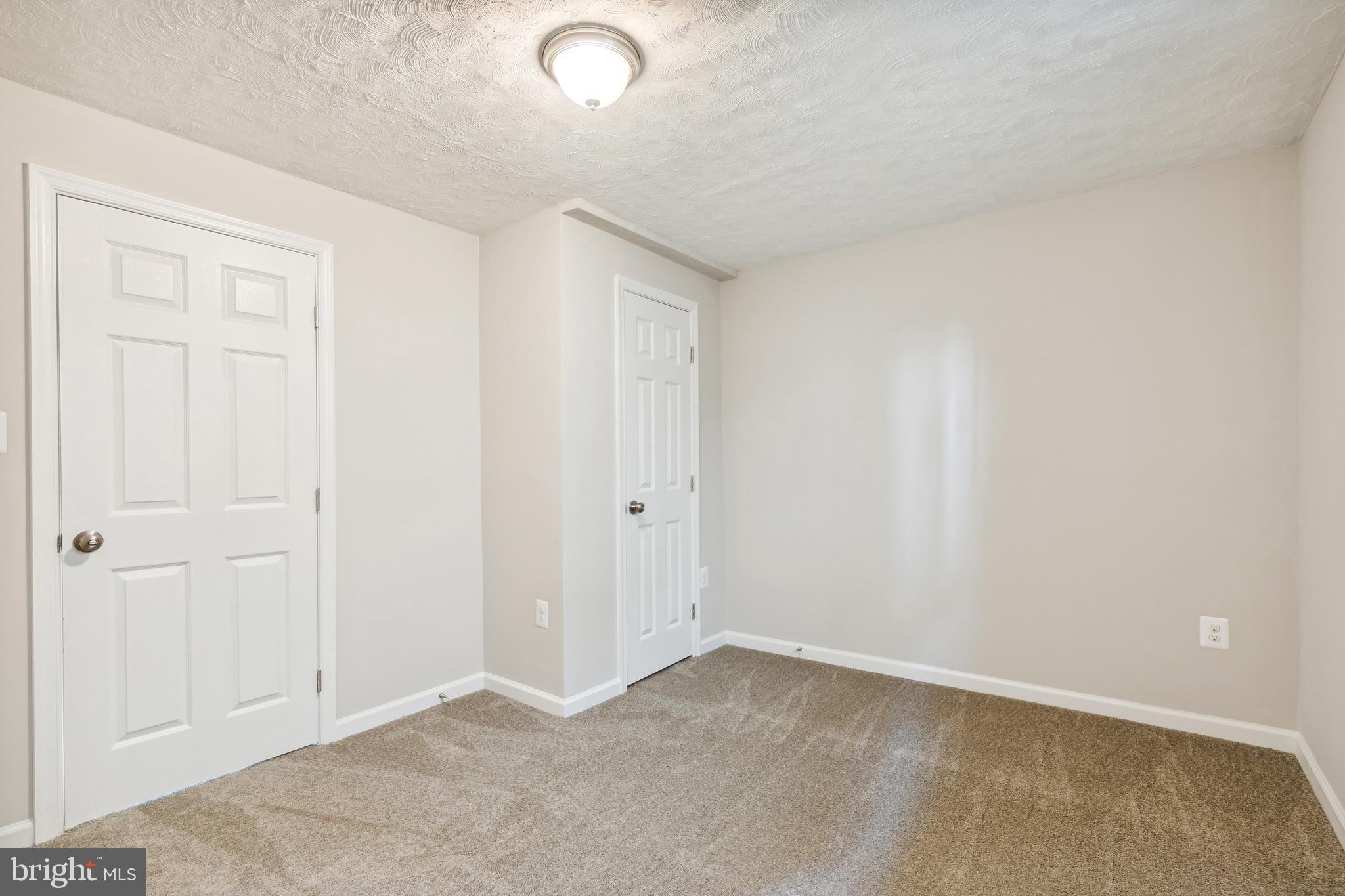 RIVERDALE - Residential