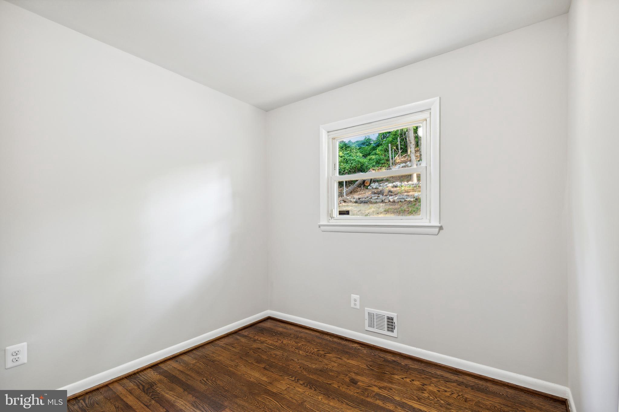 RIVERDALE - Residential