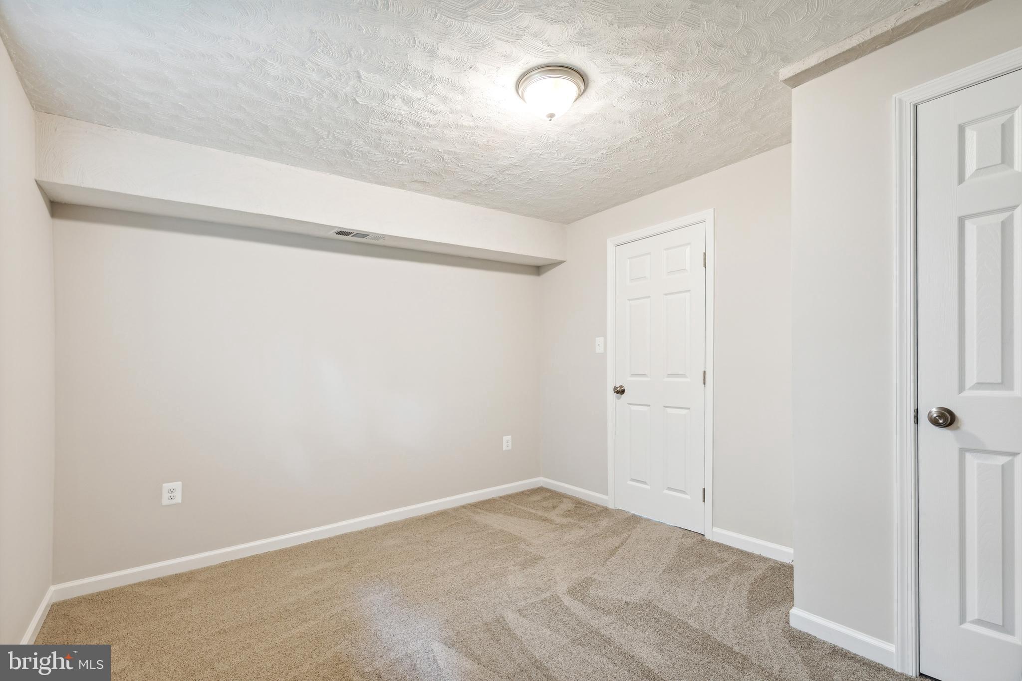 RIVERDALE - Residential