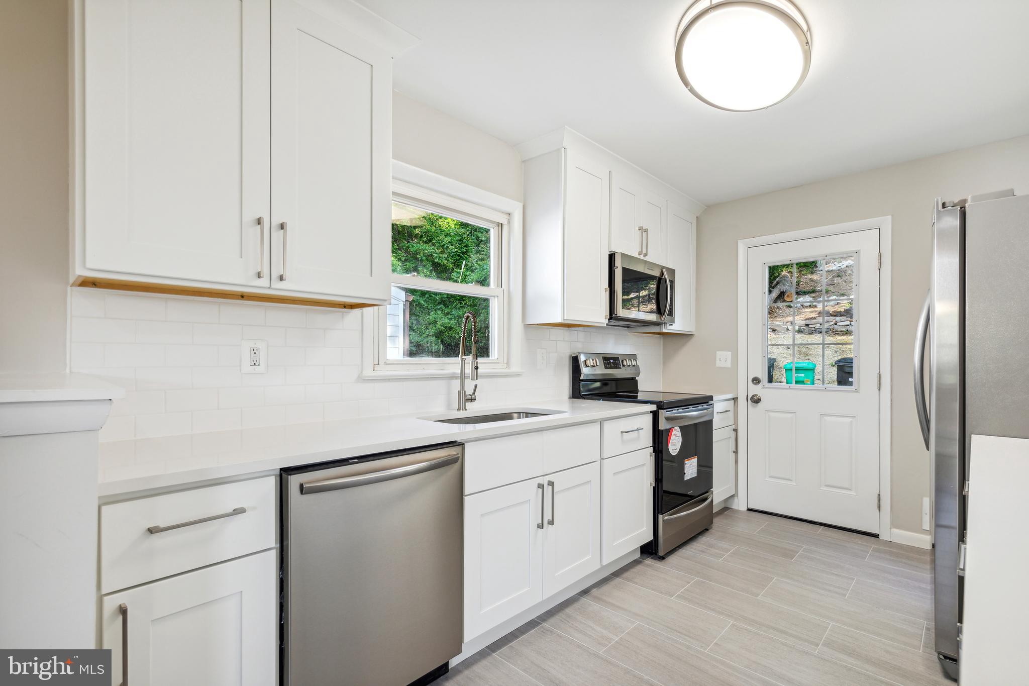 RIVERDALE - Residential