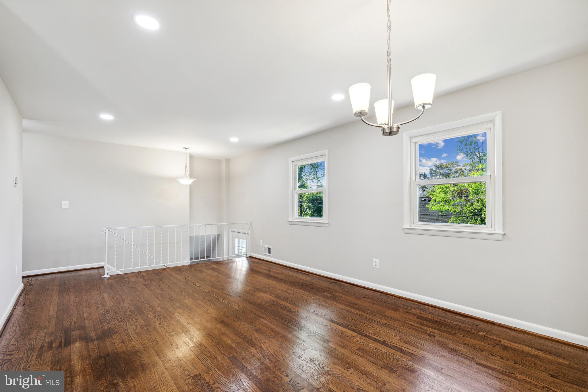 RIVERDALE - Residential