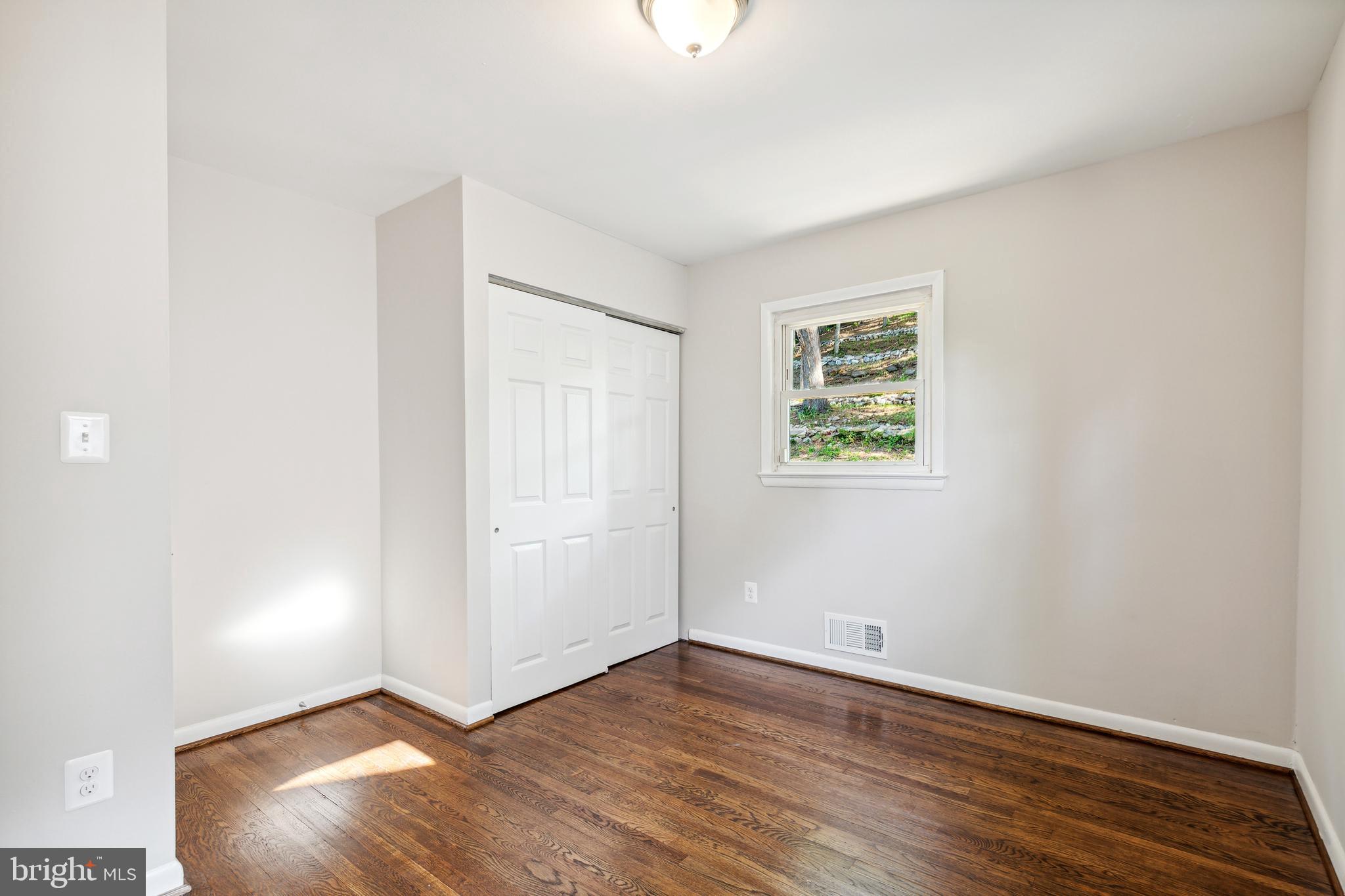 RIVERDALE - Residential