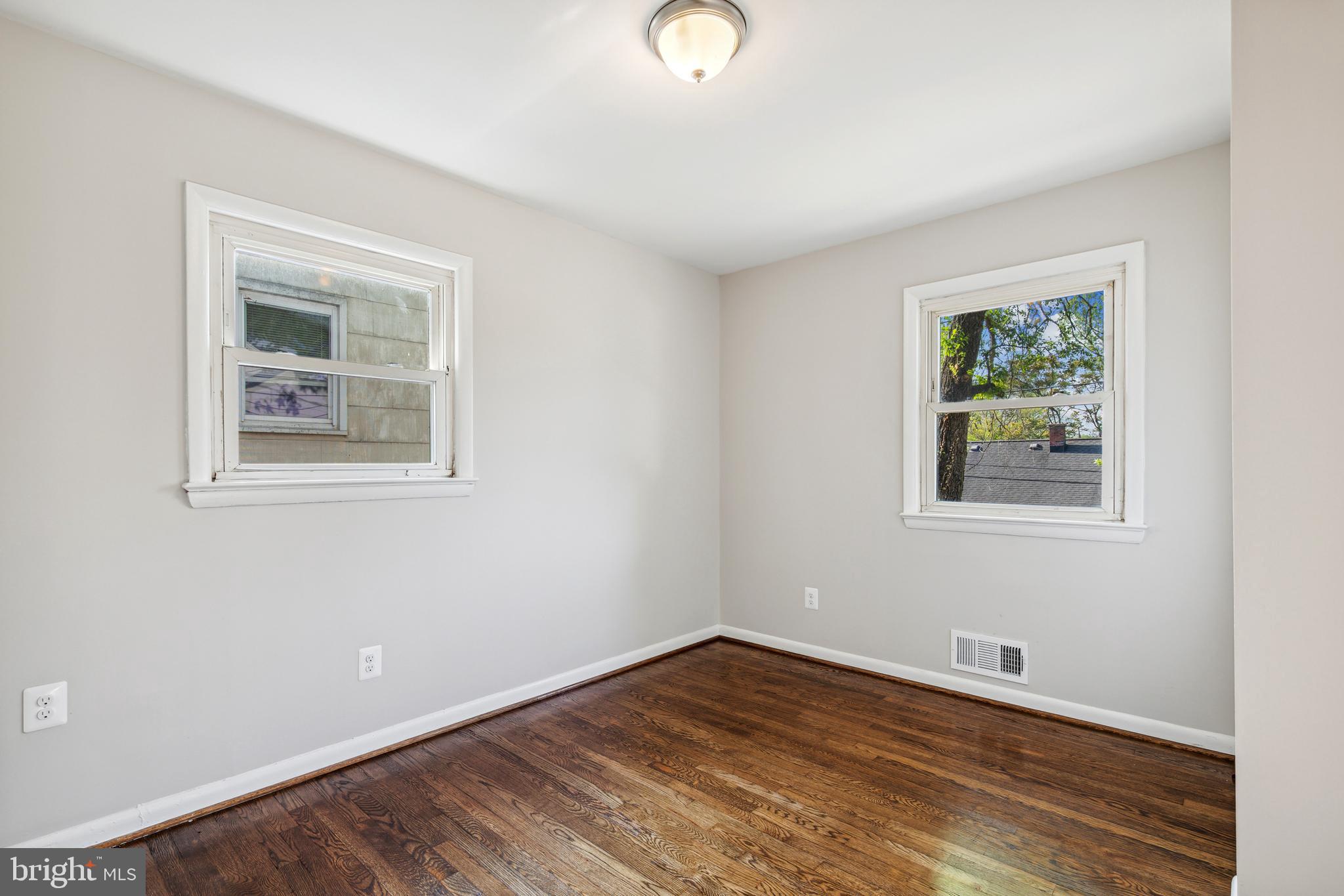 RIVERDALE - Residential