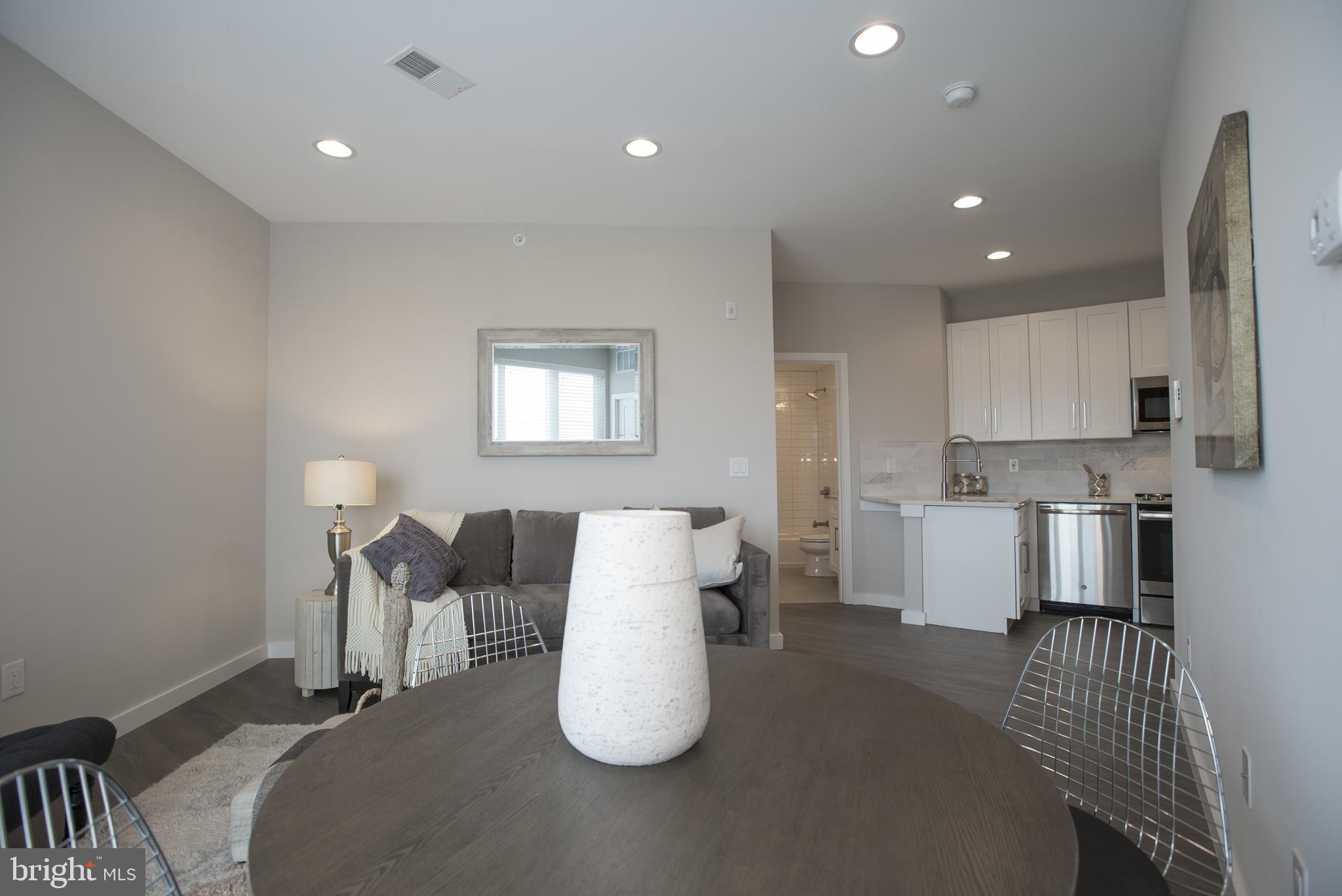 1508 RIDGE AVENUE 202