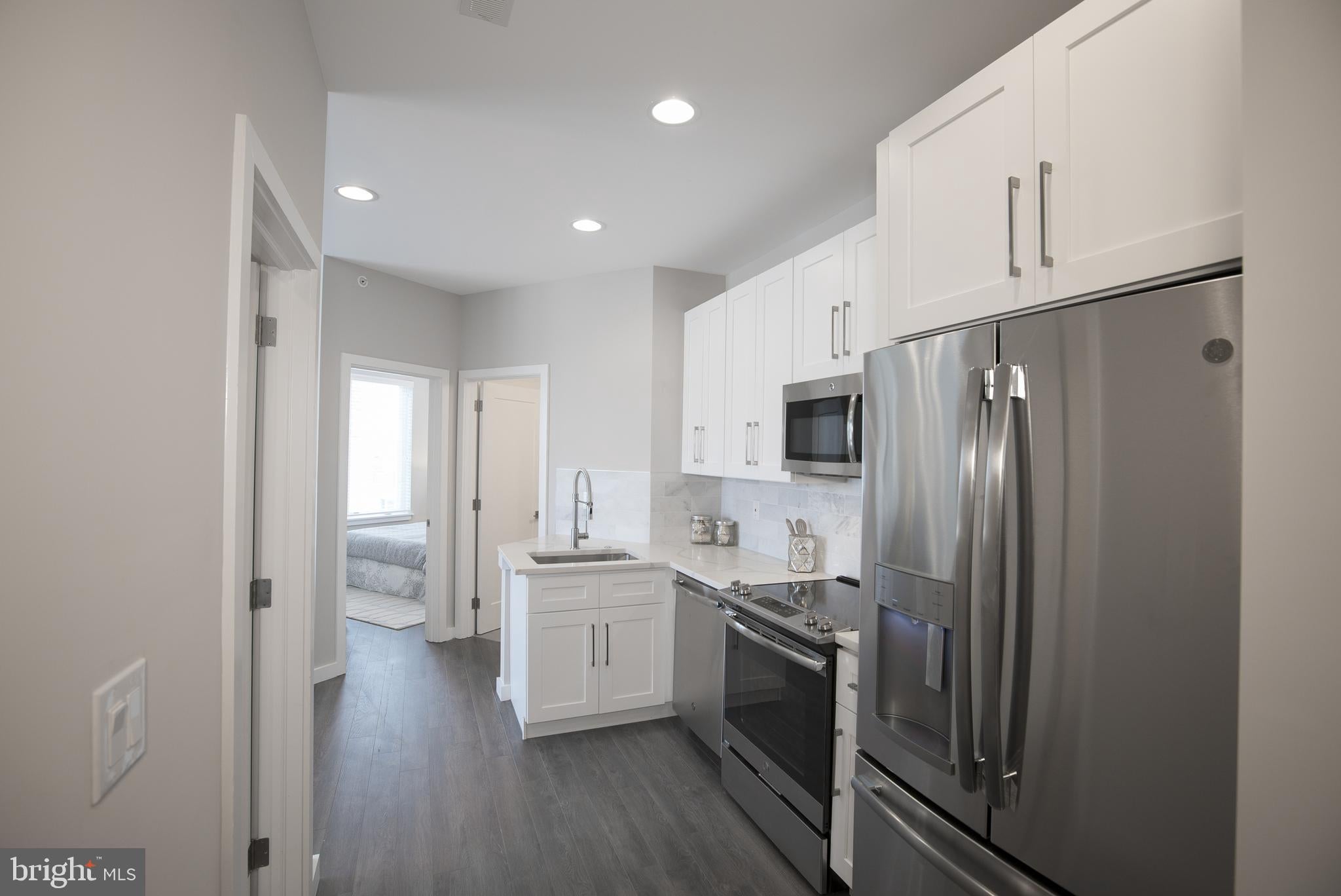 1508 RIDGE AVENUE 202