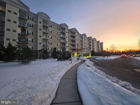 Photo of 6301 Edsall Road #418, ALEXANDRIA, VA 22312 (MLS # VAFX2290152)