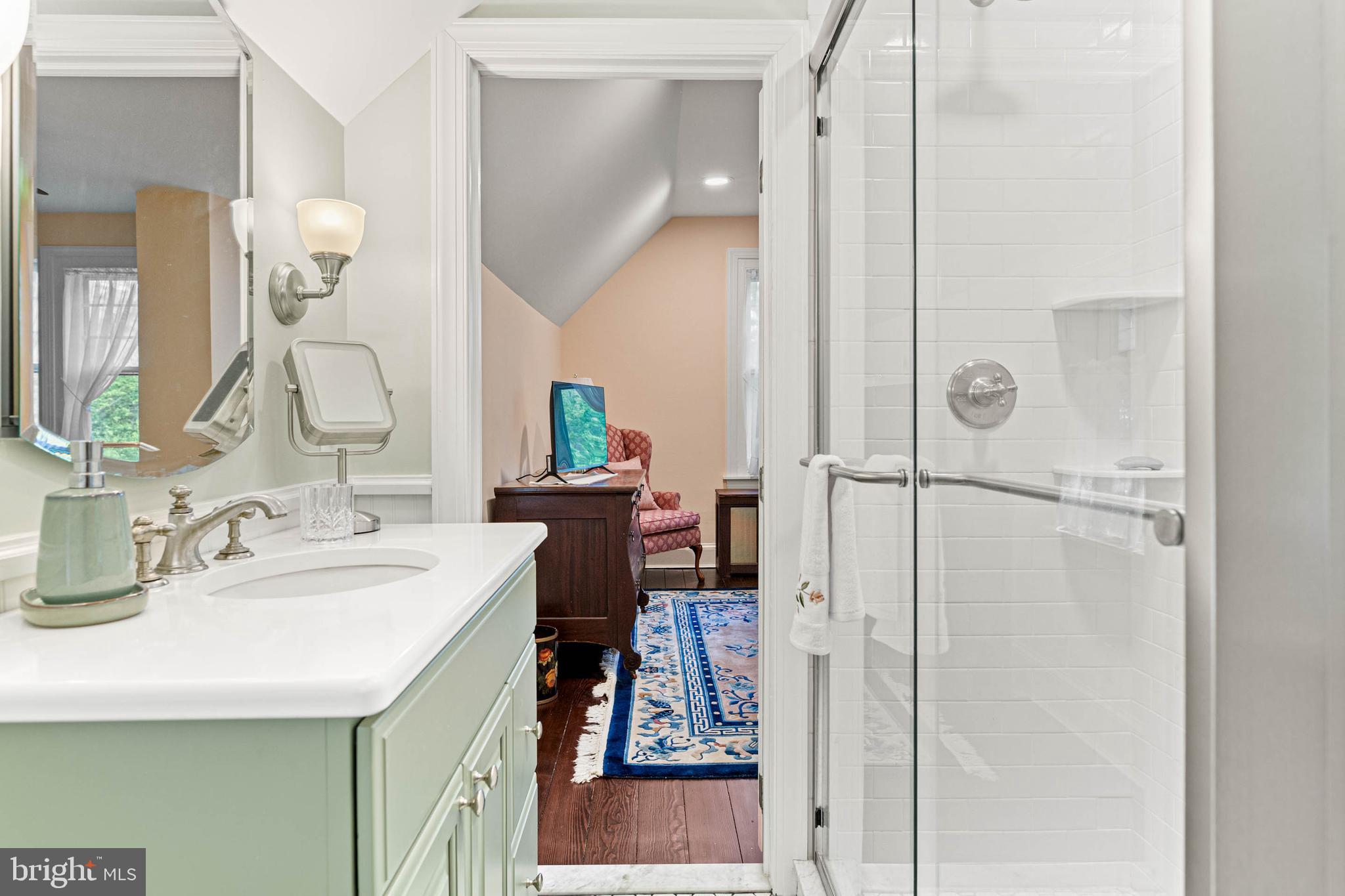 GLADWYNE - Residential