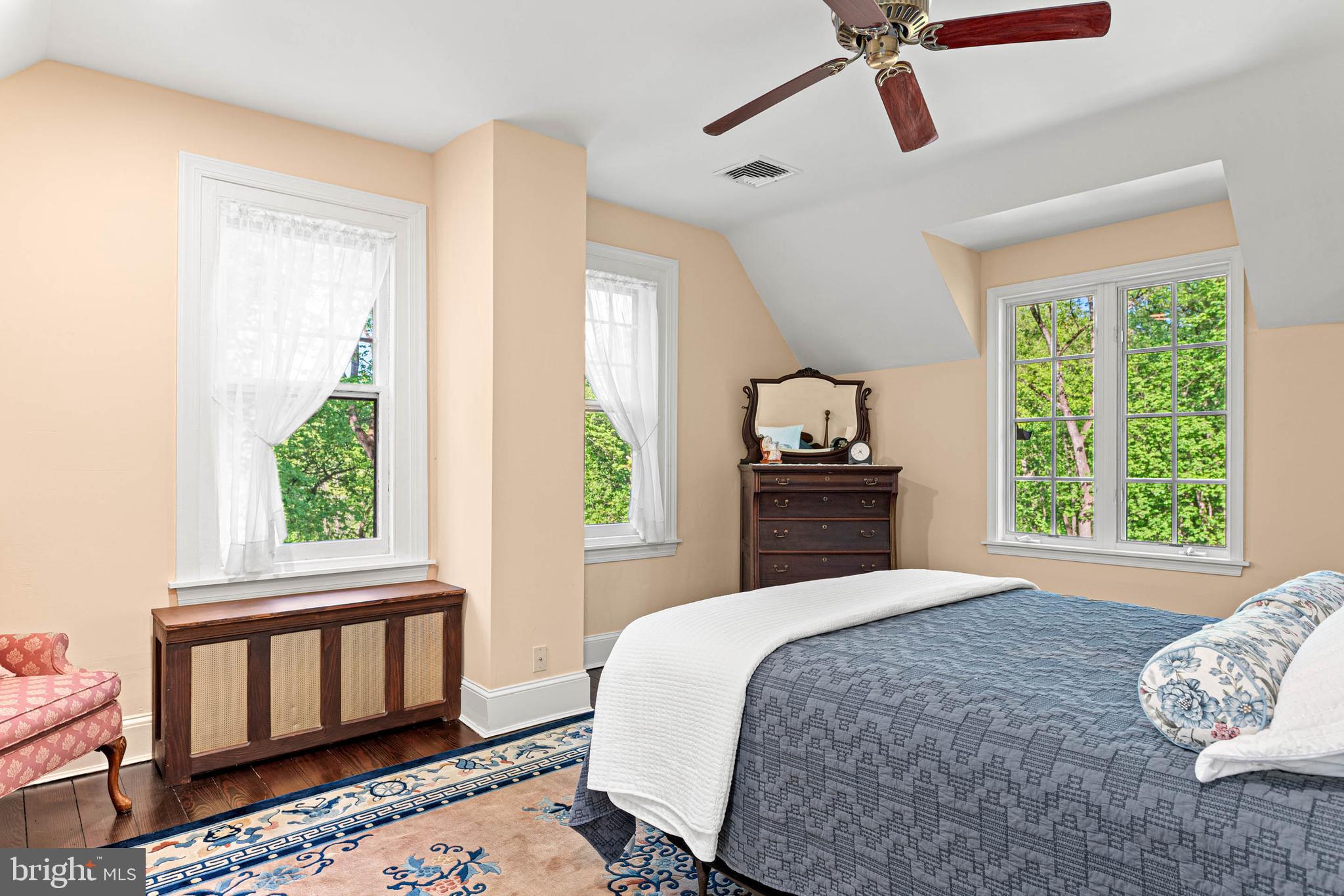 GLADWYNE - Residential