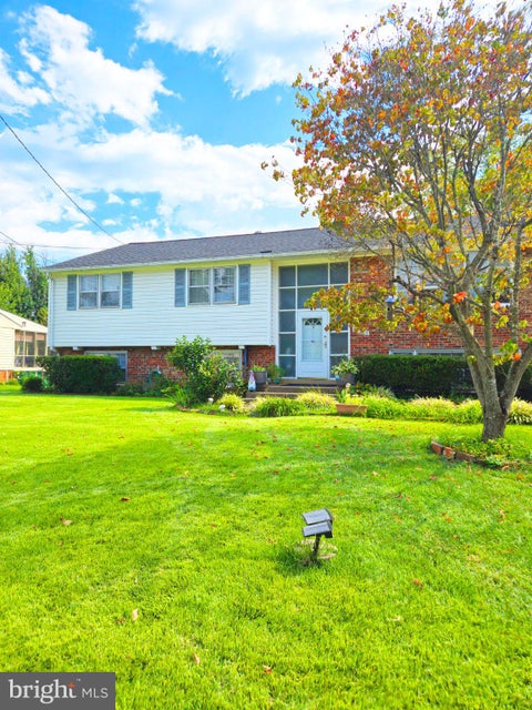 Photo of 15009 Carlbern Drive, CENTREVILLE, VA 20120 (MLS # VAFX2340134)