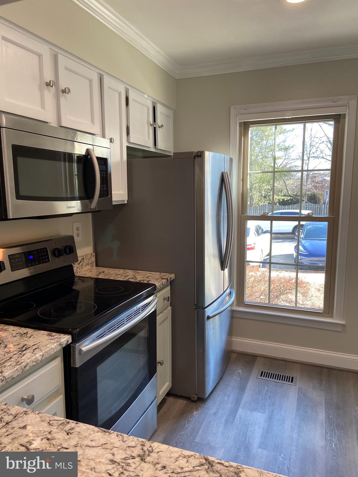 SOUTH KINGS STATION - Residential Lease