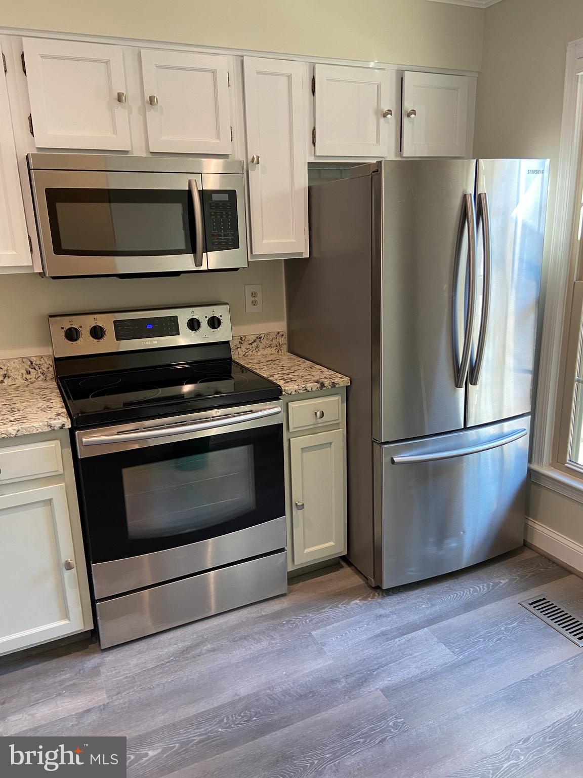 SOUTH KINGS STATION - Residential Lease