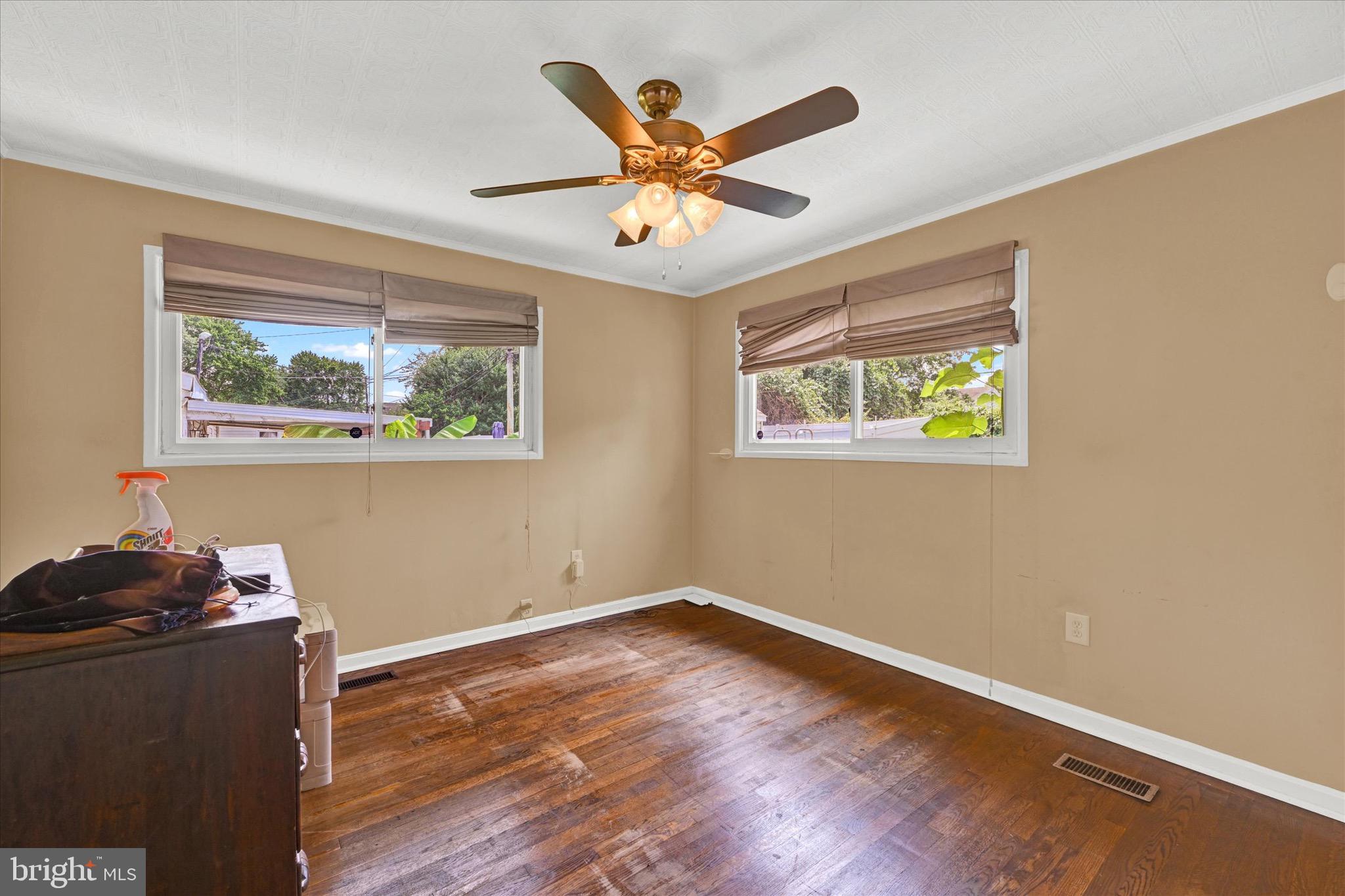 COUNTRY CLUB MANOR - Residential