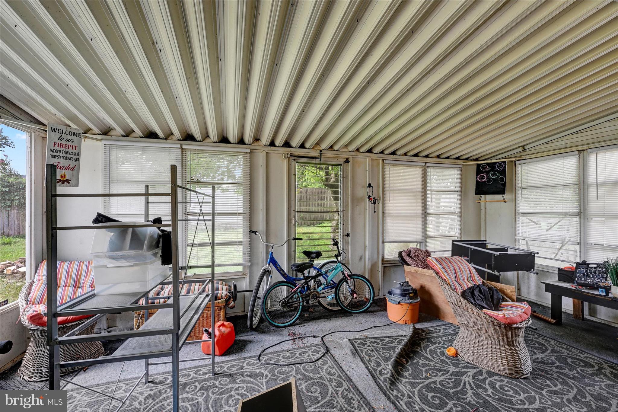 COUNTRY CLUB MANOR - Residential