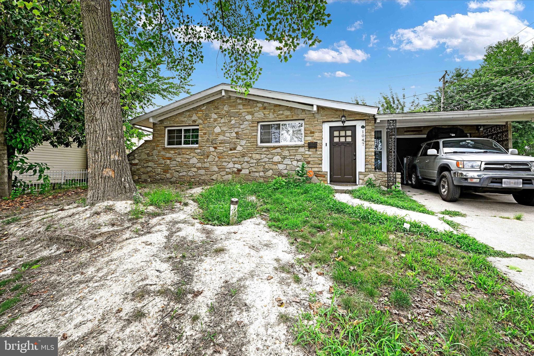 COUNTRY CLUB MANOR - Residential